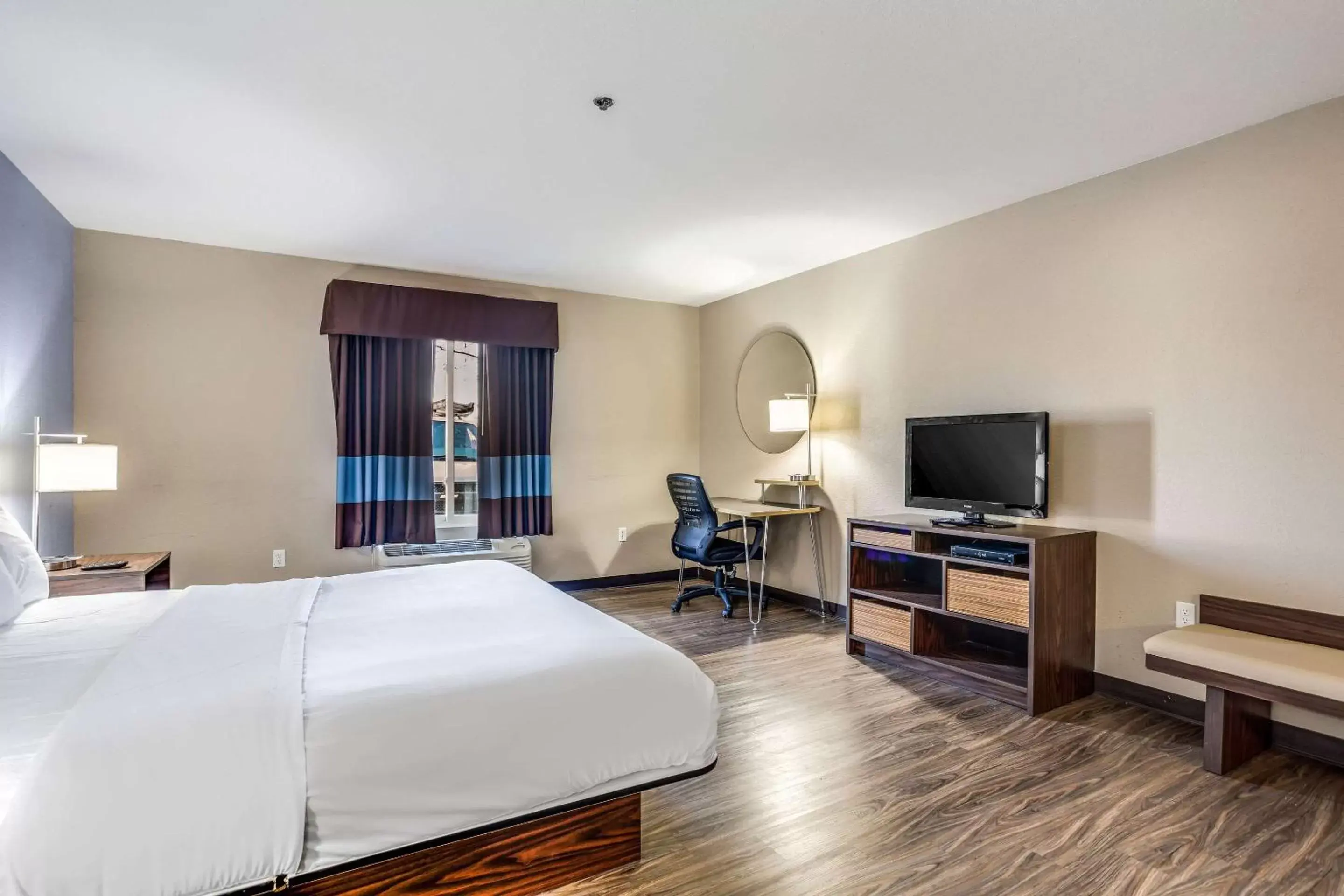 Standard King Room - Non Smoking in Quality Inn Calvert City - Paducah East Standard King Room - Non Smoking in Quality Inn Calvert City - Paducah East