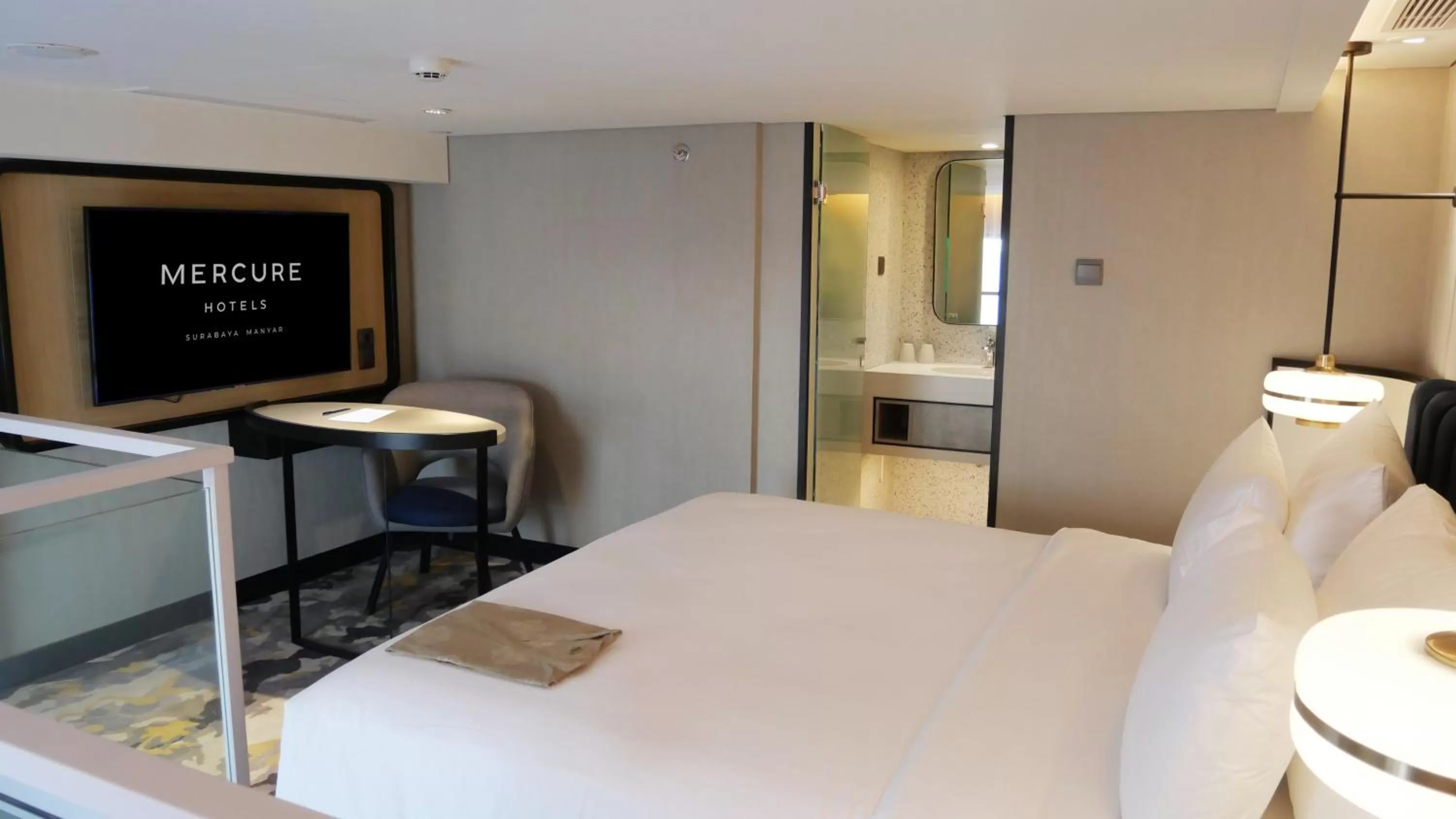 Bed in Mercure Surabaya Manyar