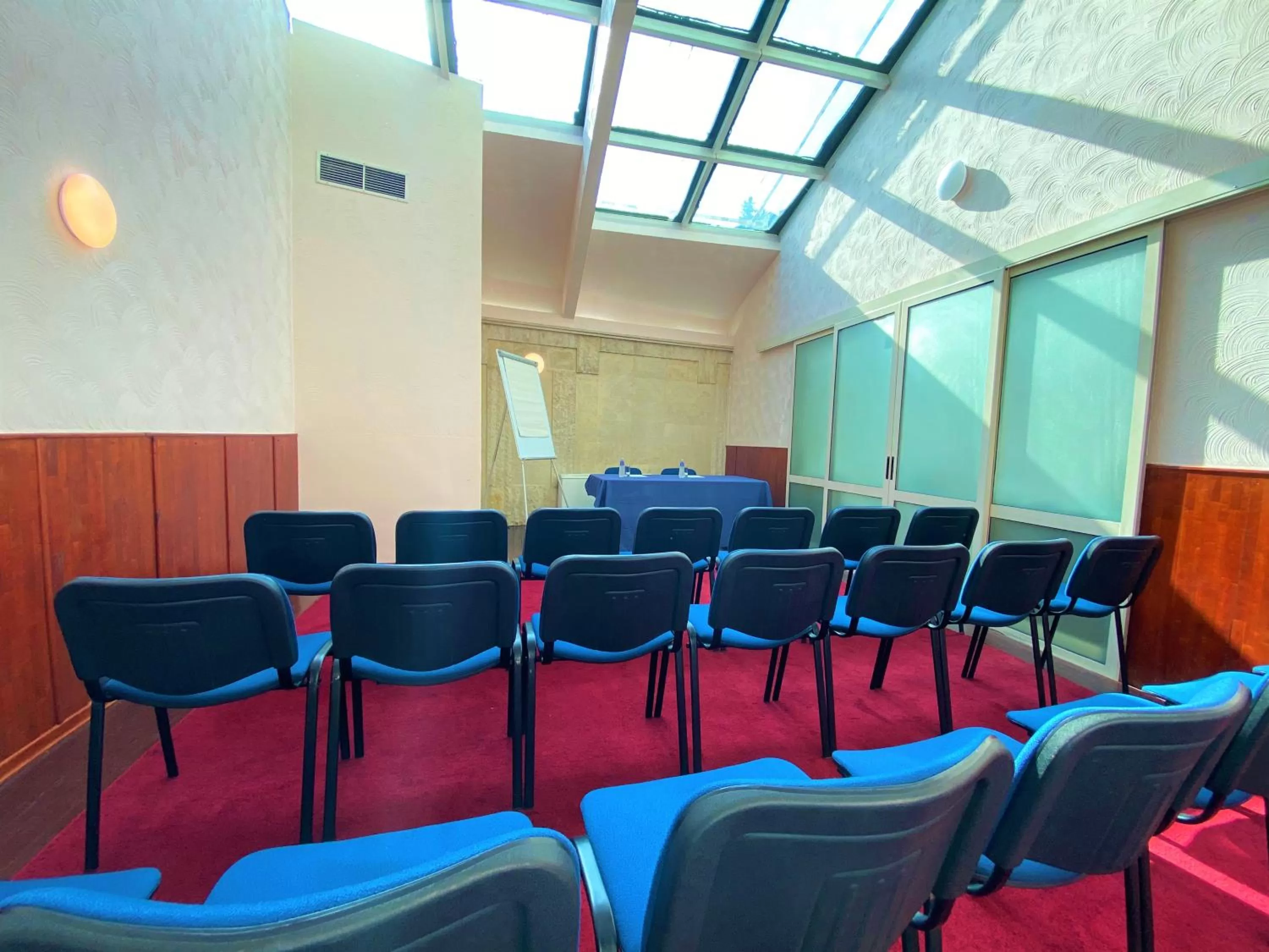 Business facilities in Light Hotel