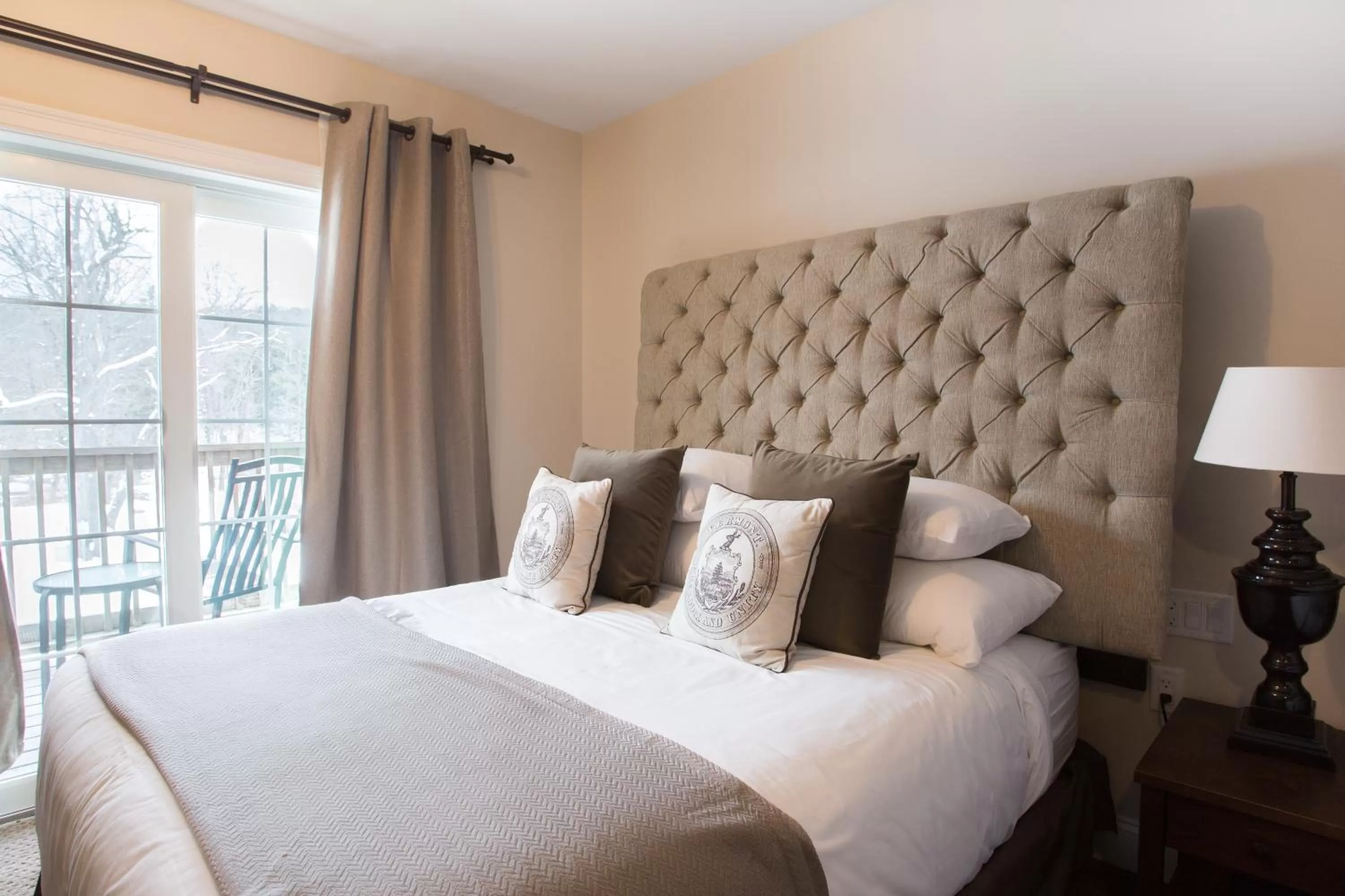 Bedroom, Bed in 506 On the River Inn Woodstock