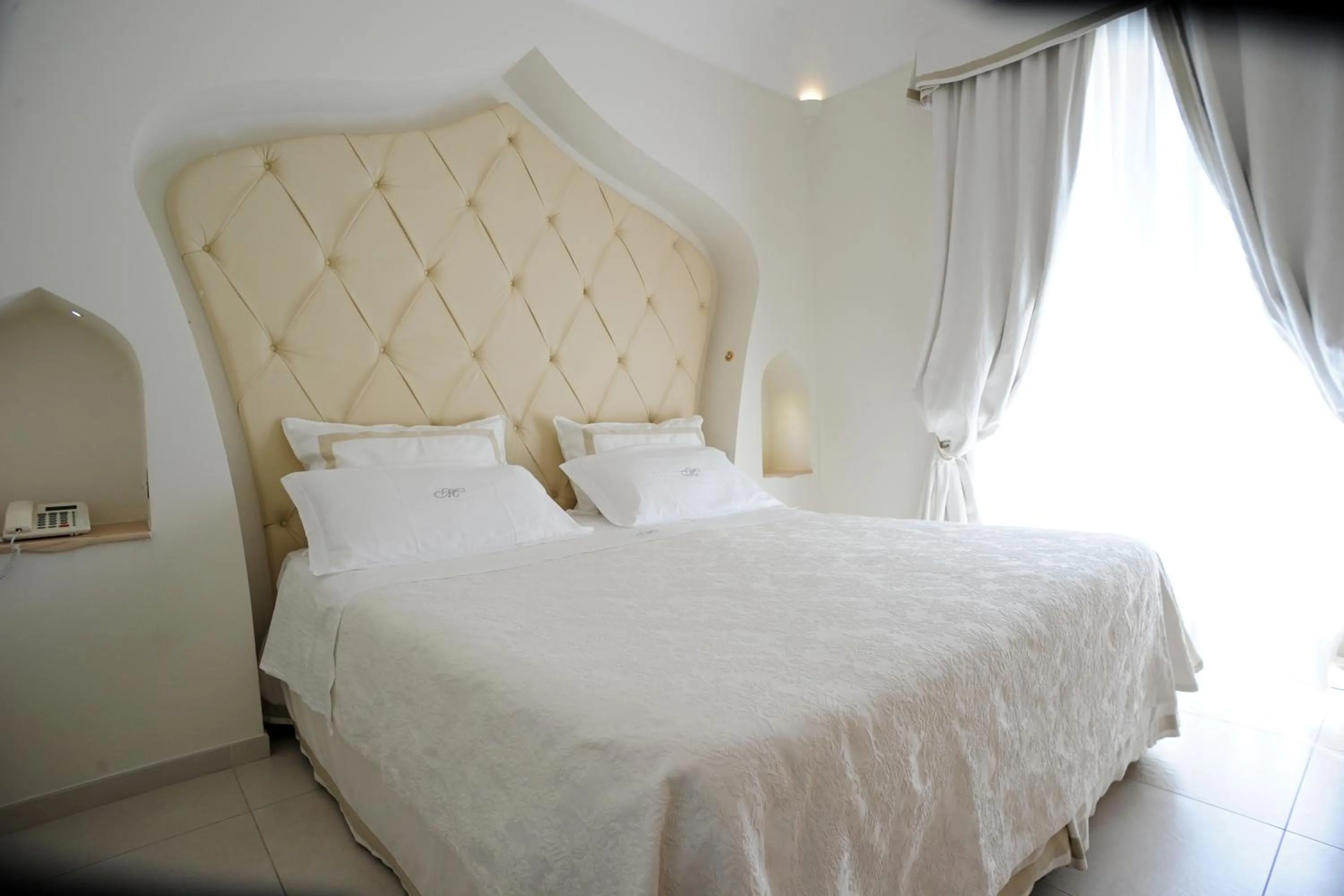Bed in Minori Palace