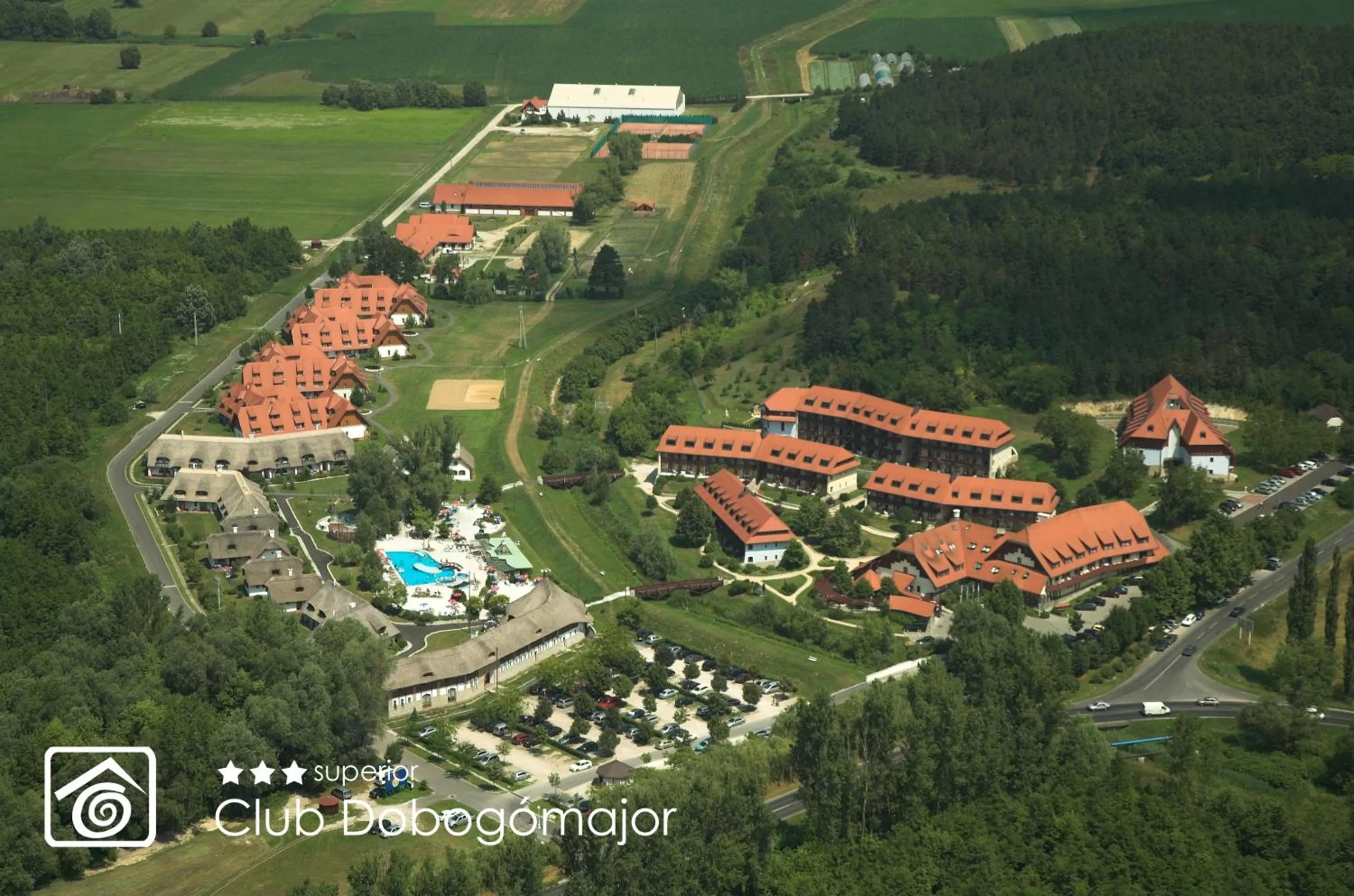 Facade/entrance in Club Dobogómajor superior