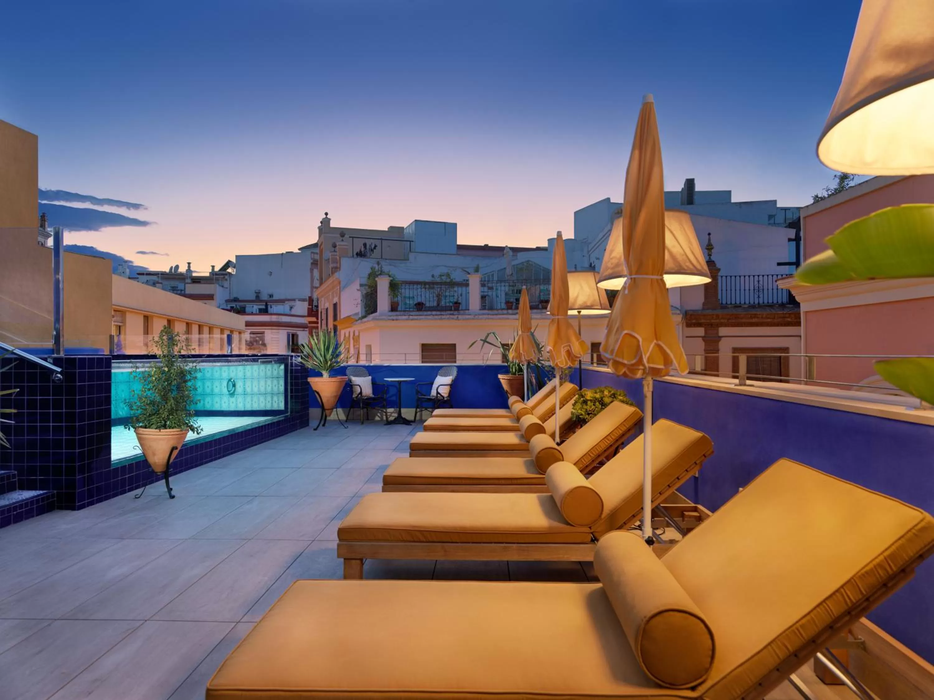 Swimming pool in H10 Corregidor Boutique Hotel