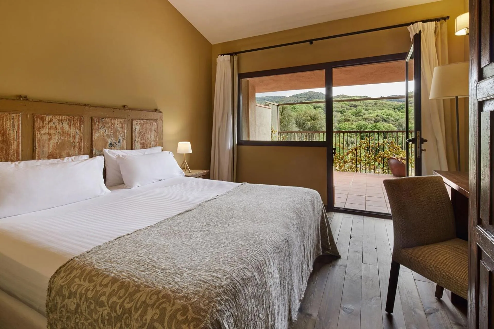 Property building, Bed in Mas Salagros EcoResort & SPA