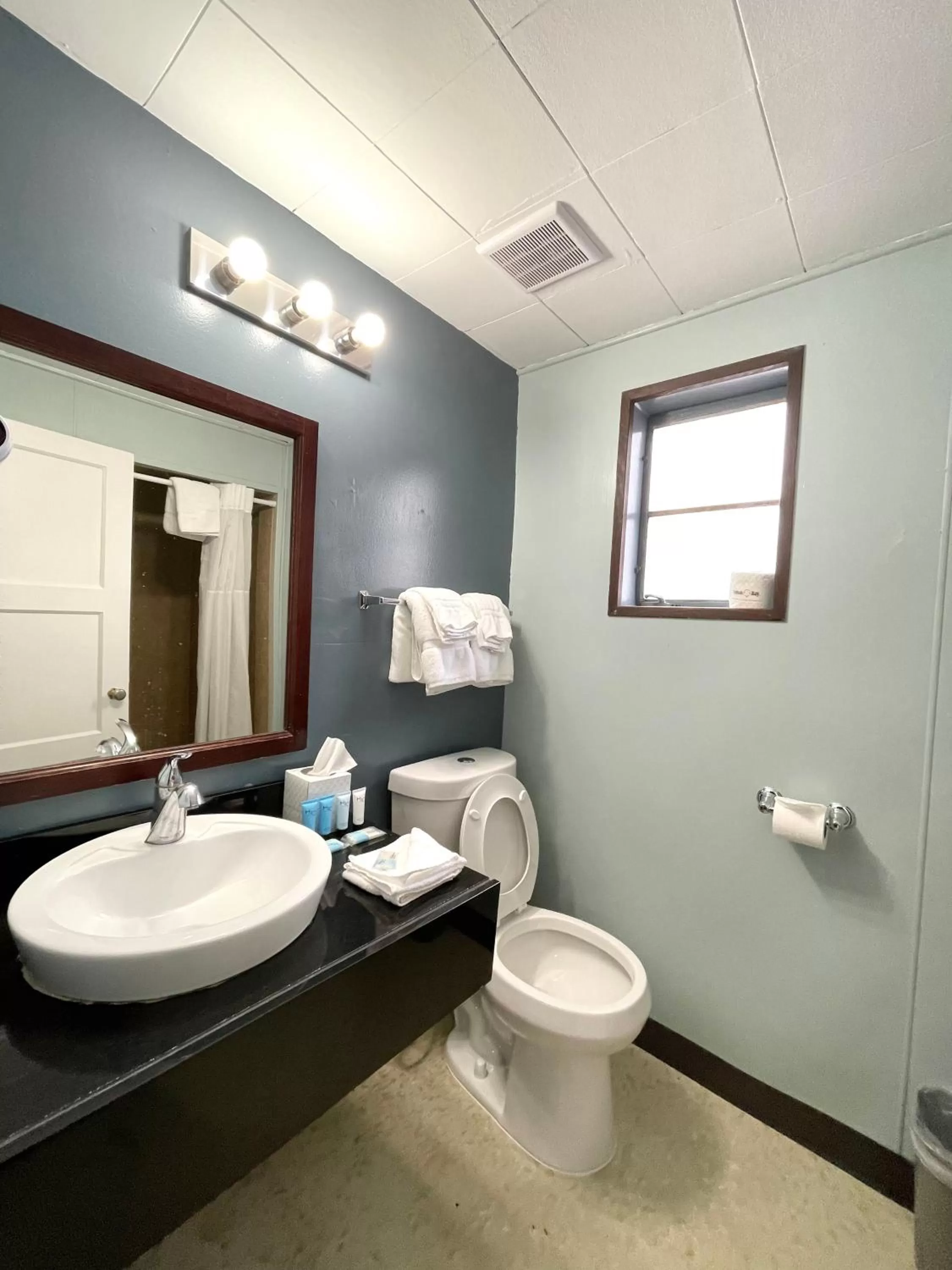 Annie Oakley Motel Oakley