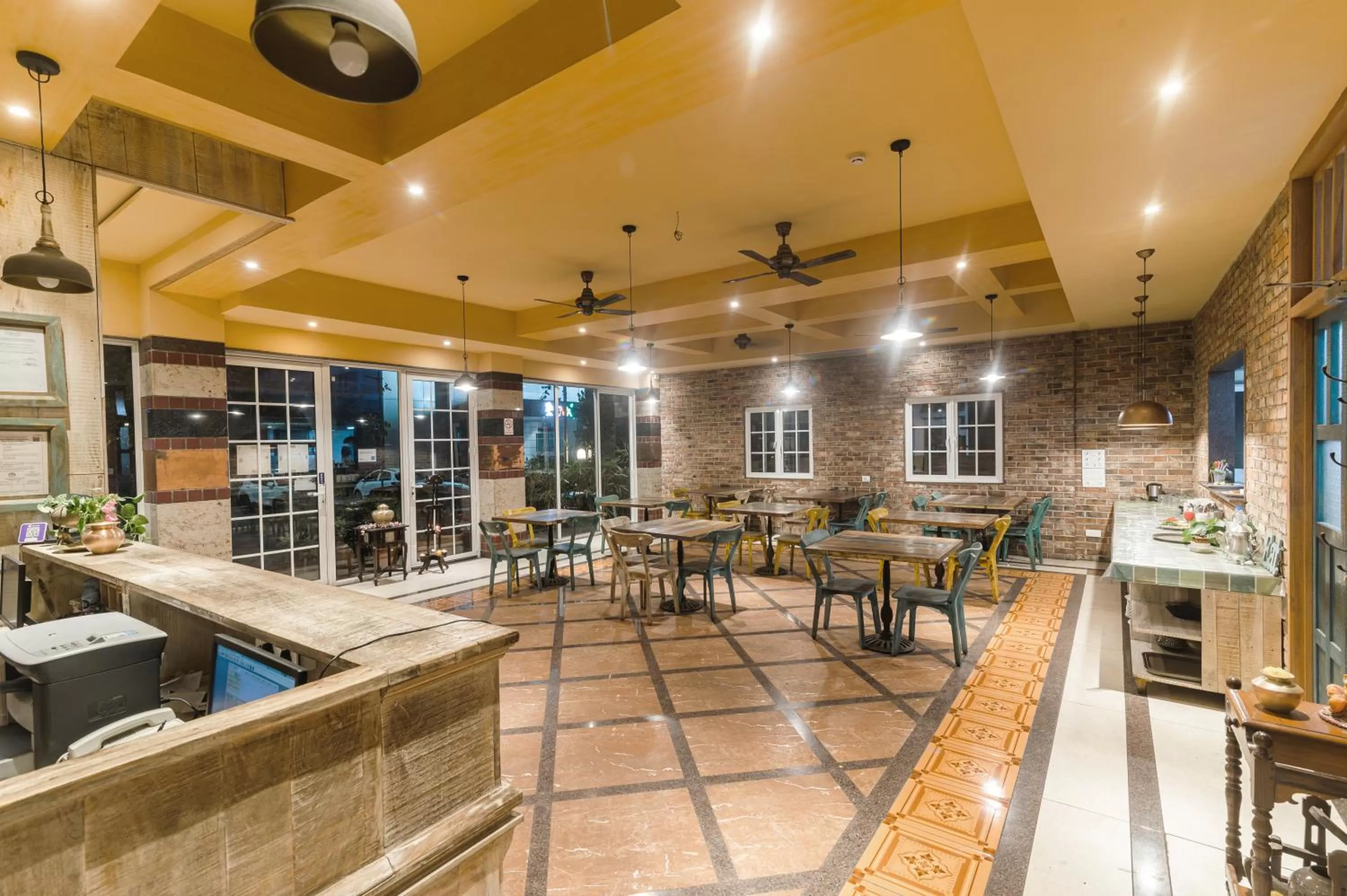 Restaurant/places to eat in Bougainvilla Apartment