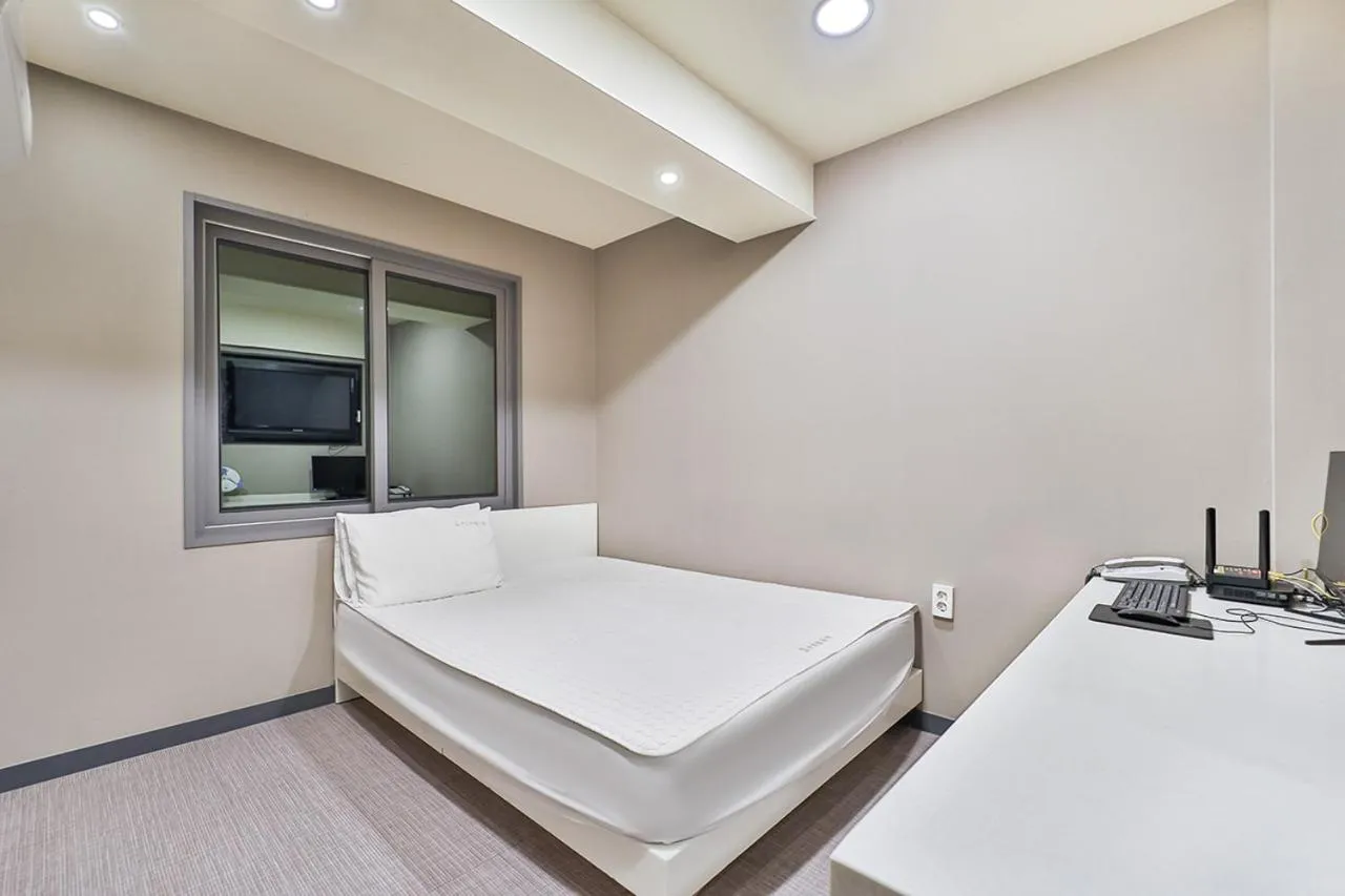 Bedroom, Bed in Top Motel Busan