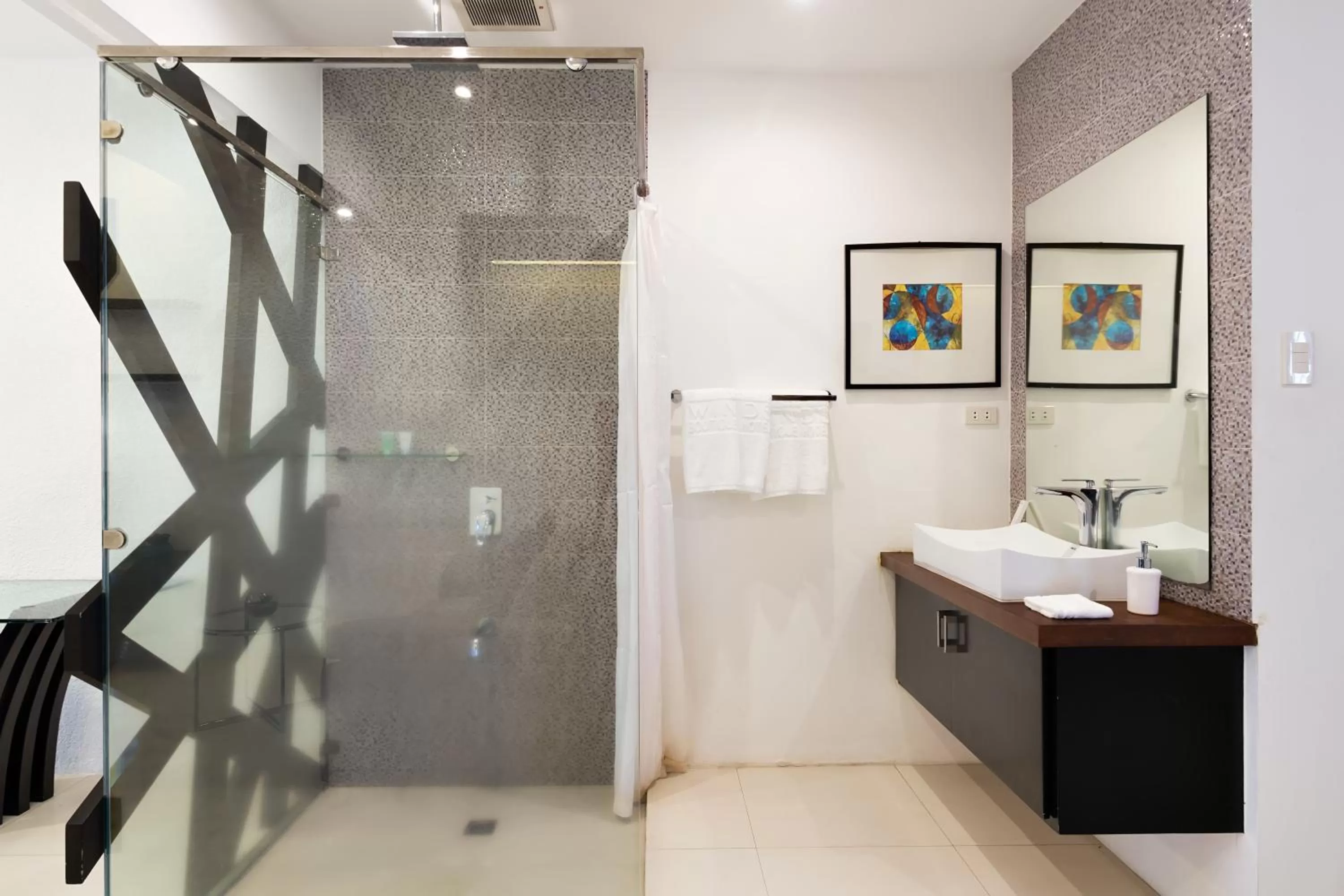 Shower in Winds Boutique Hotel