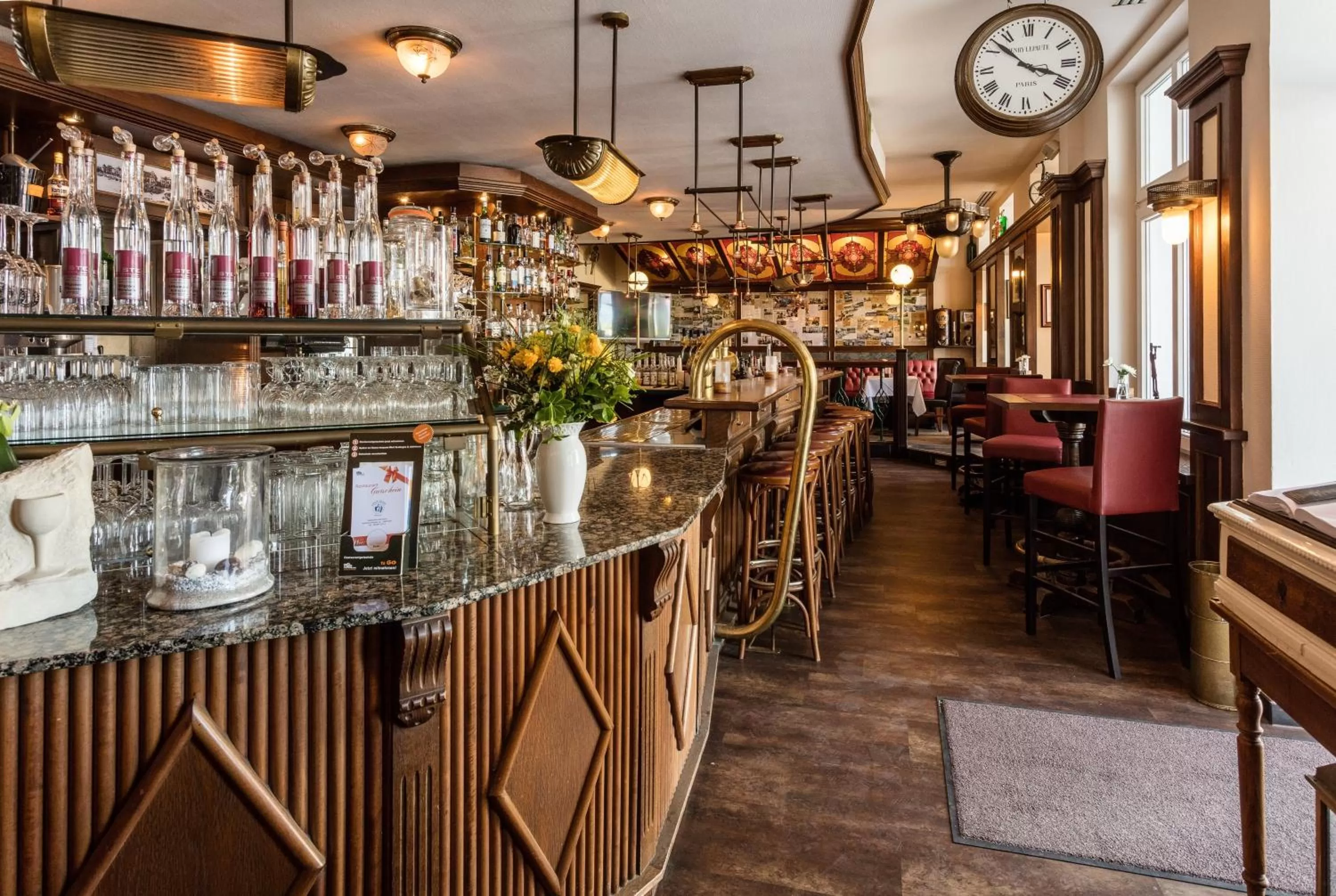 Restaurant/places to eat in Villa Salve