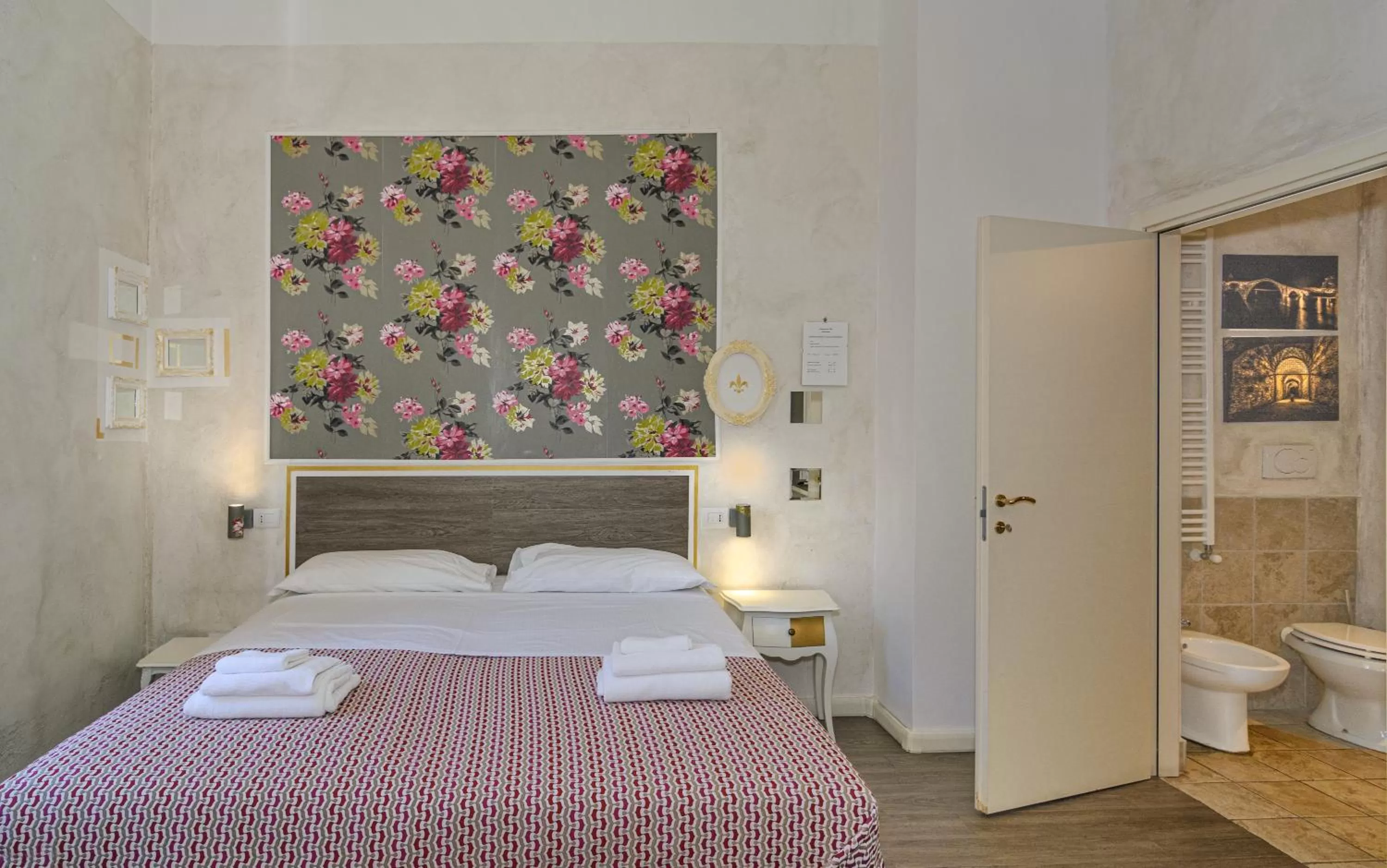 Bedroom, Bed in B&B Relais Inn Lucca