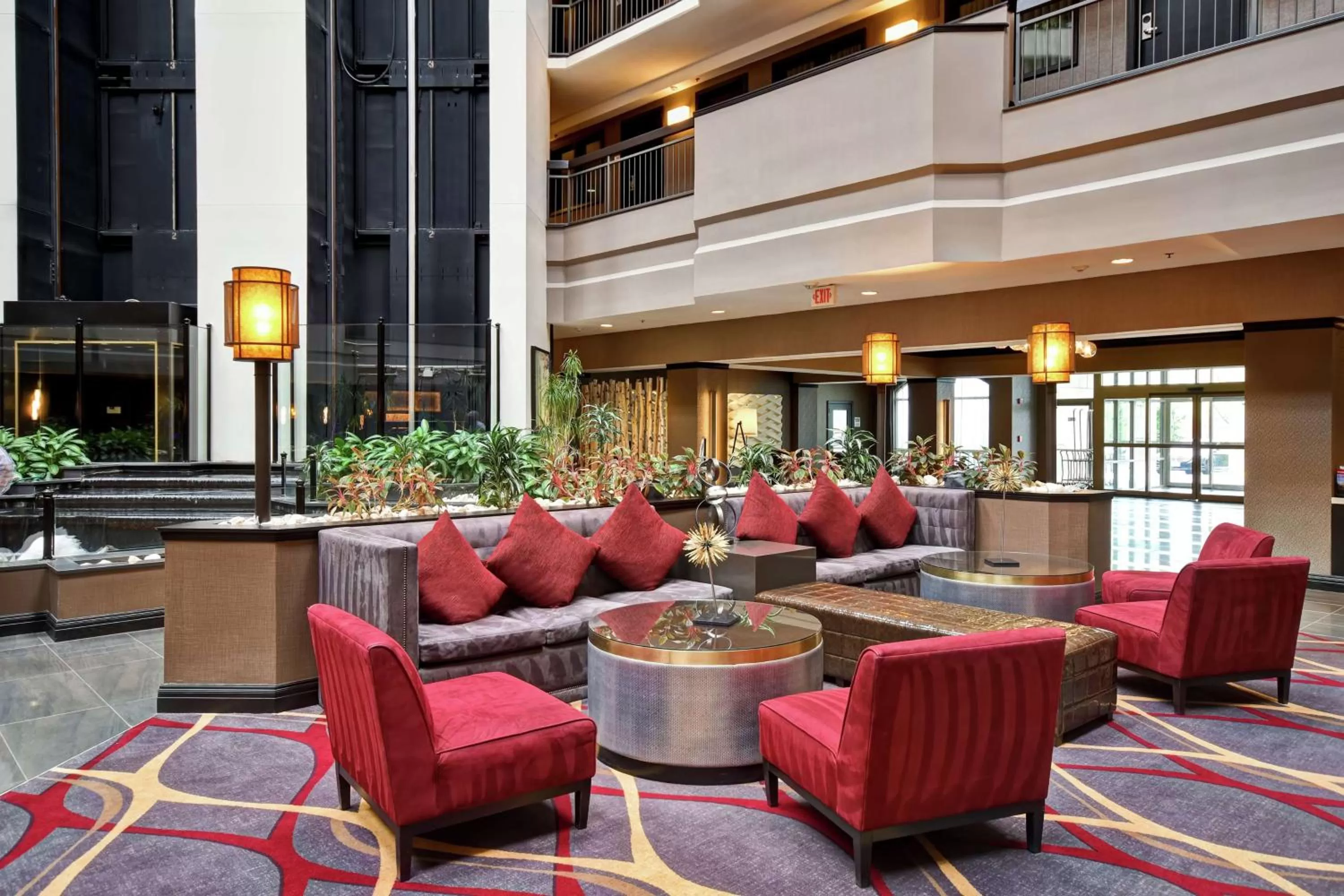 Lobby or reception in Embassy Suites by Hilton Dulles Airport