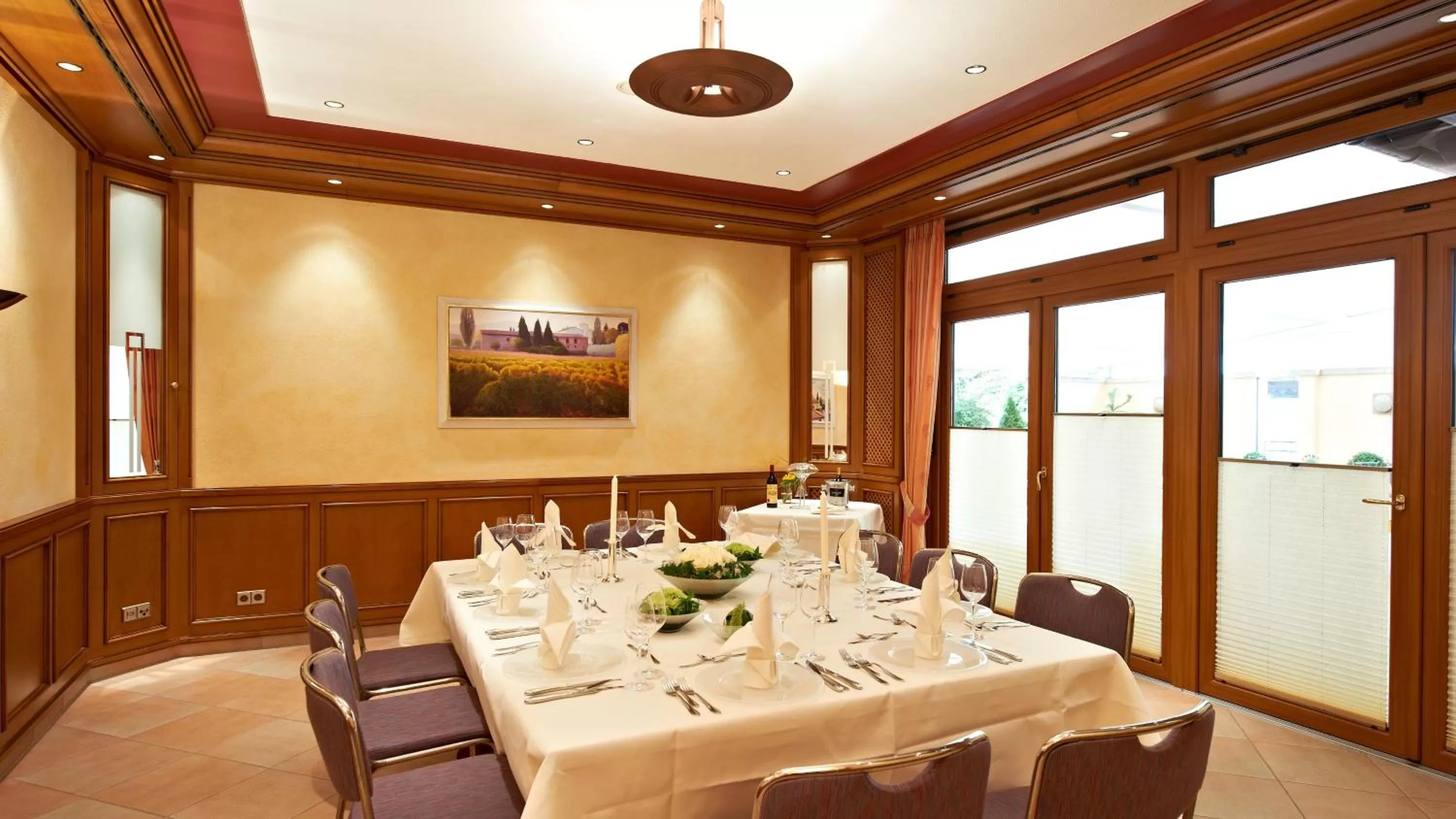 Restaurant/places to eat in Hirsch Hotel