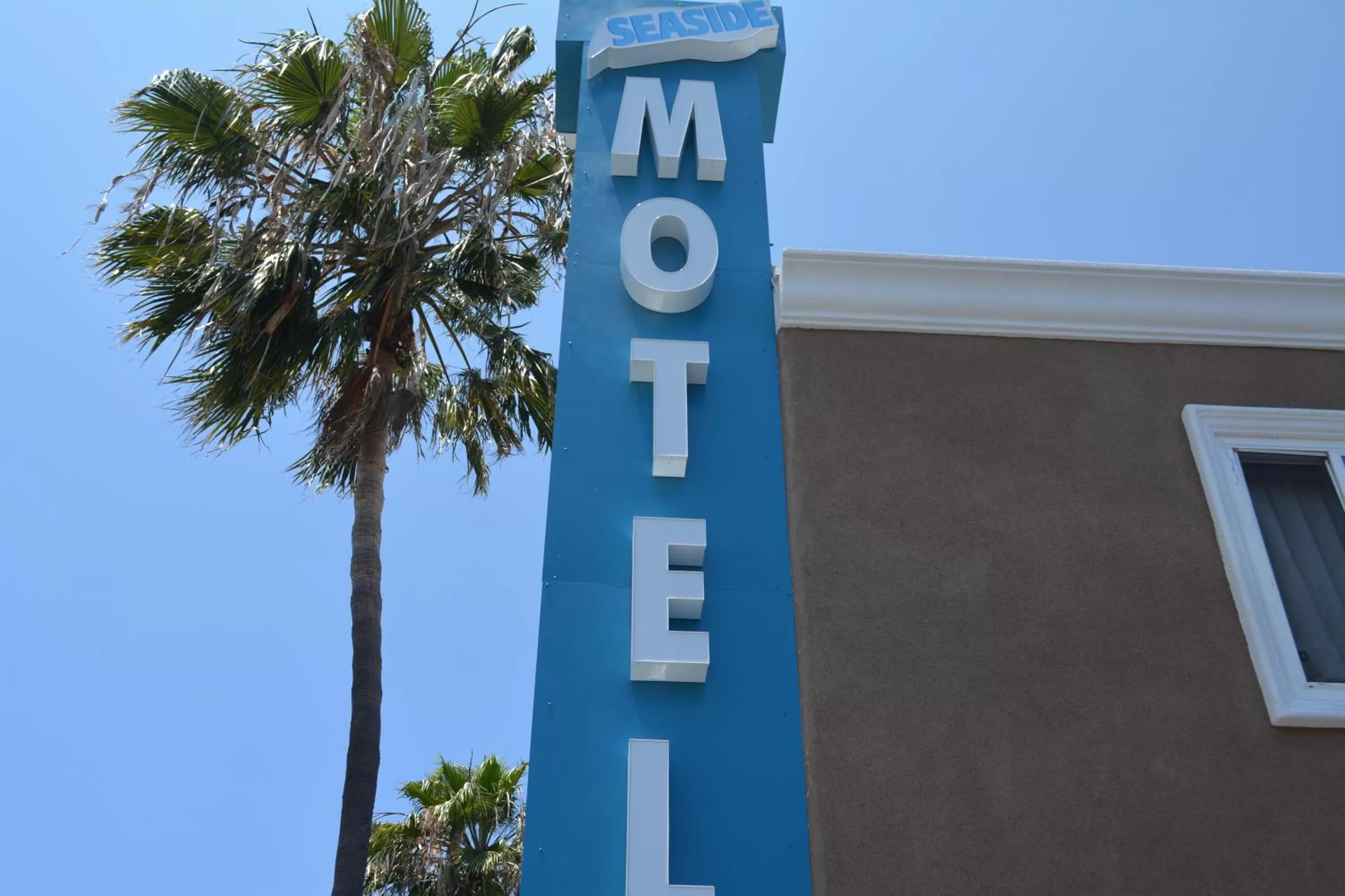 Day in Seaside Motel