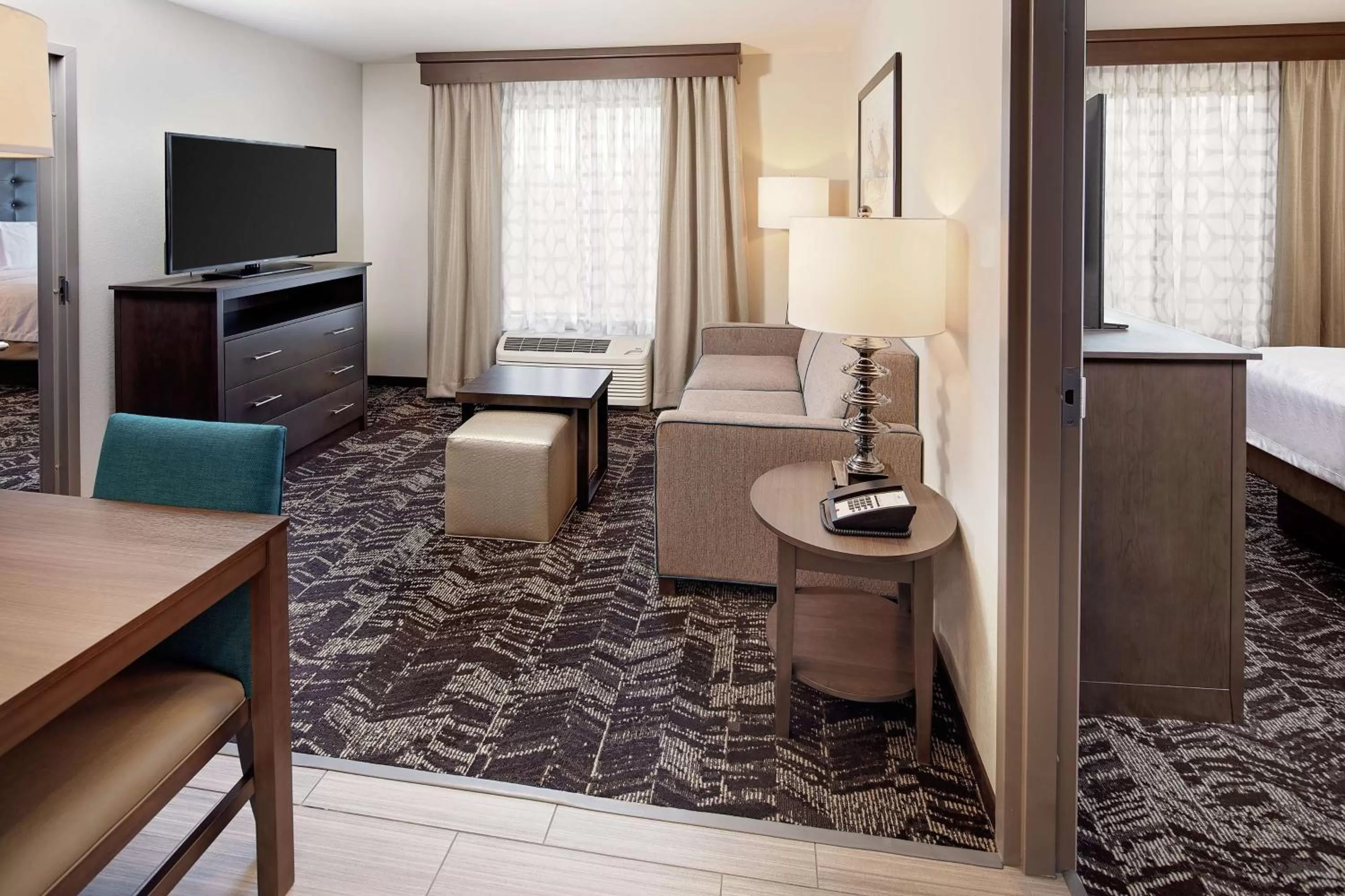 TV and multimedia, Bed in Homewood Suites By Hilton Ronkonkoma
