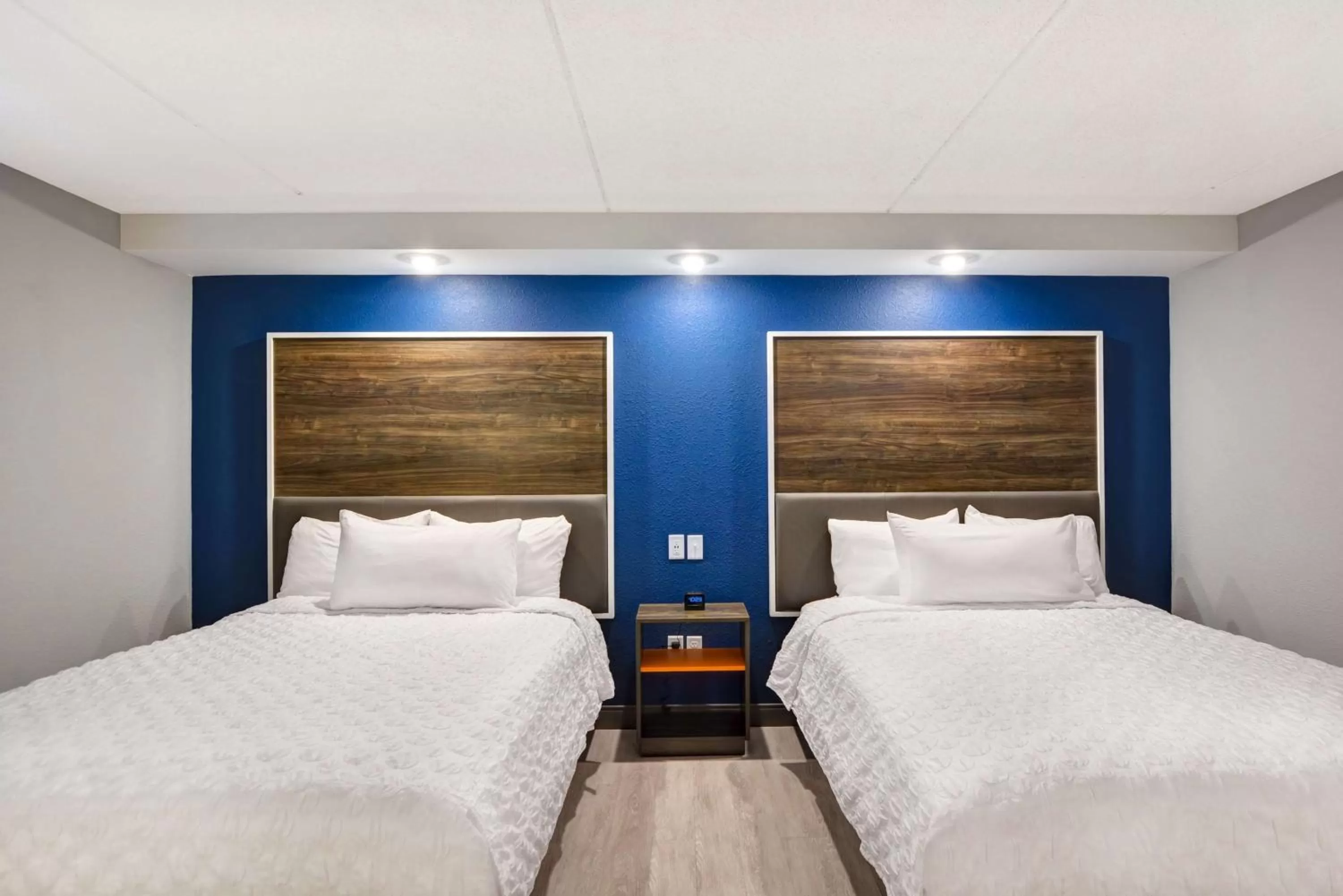 Bed in Tru by Hilton Syracuse North Airport Area