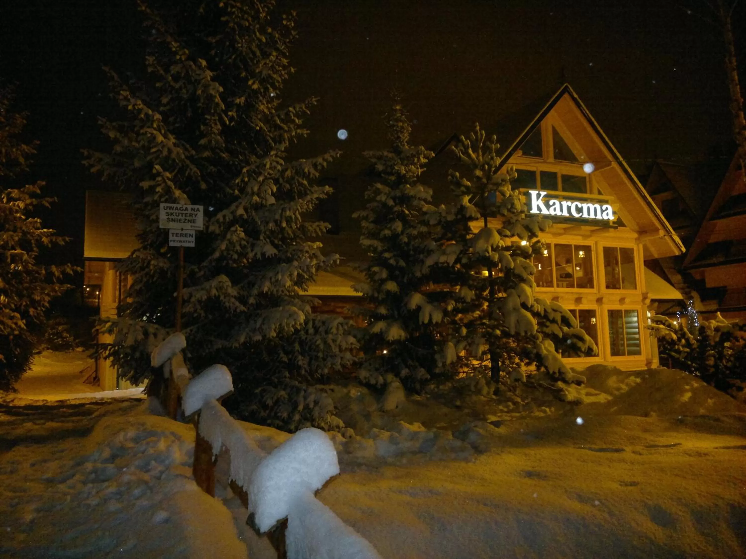 Facade/entrance, Winter in Zajazd Białczański Dom Wypoczynkowy Restauracja
