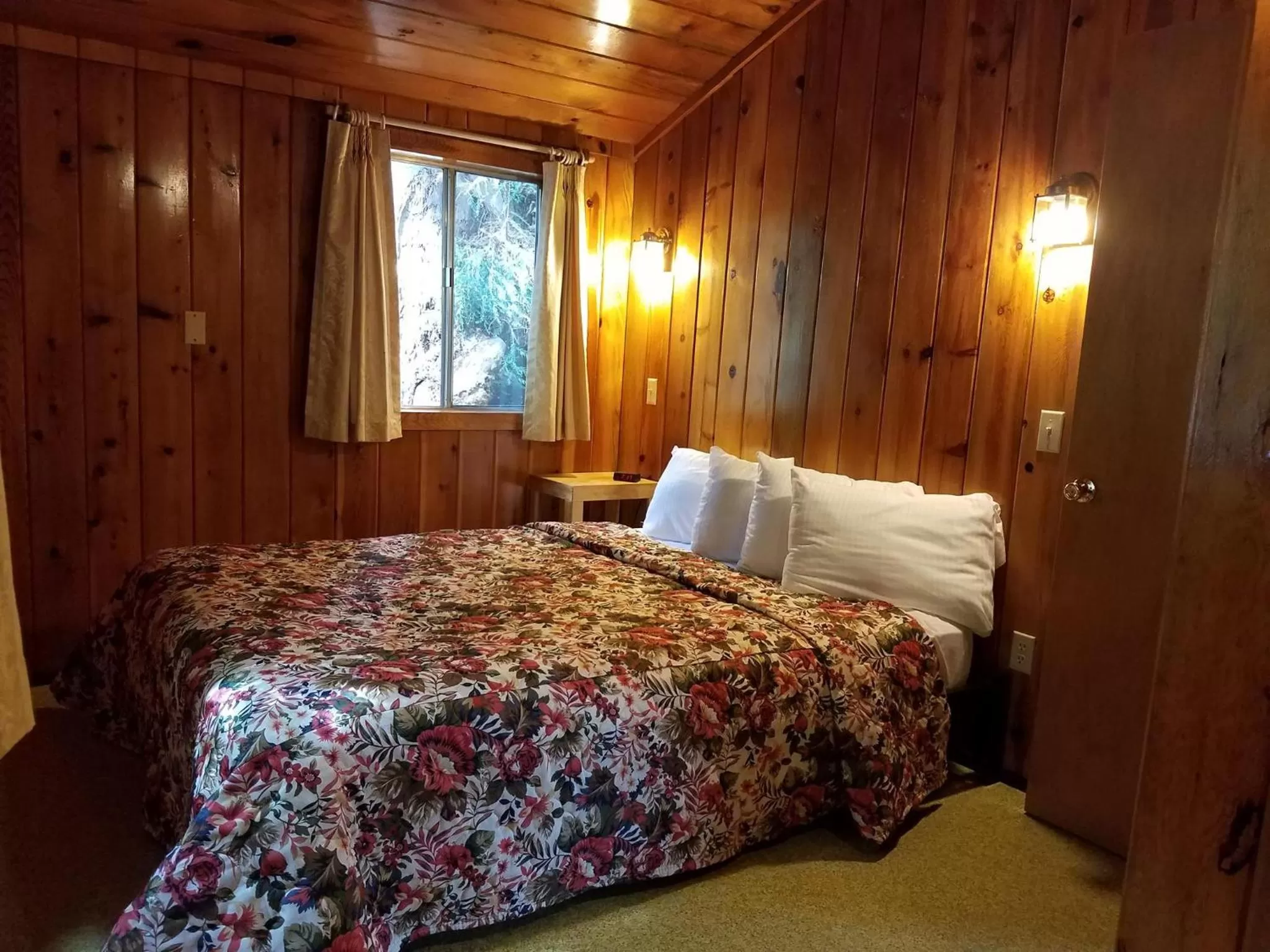 Bed in Fern River Resort