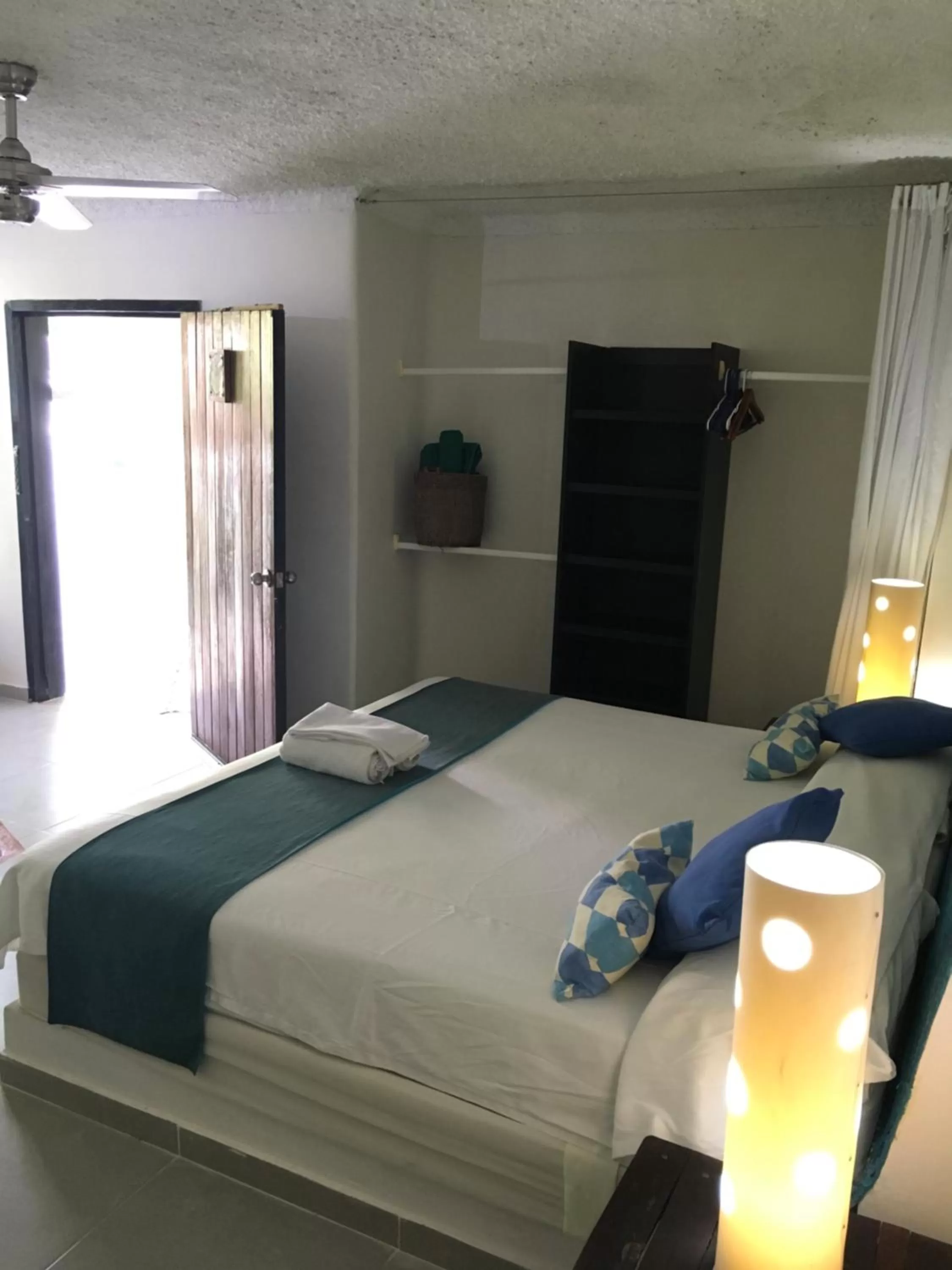 Garden view, Bed in Maria's Kan Kin