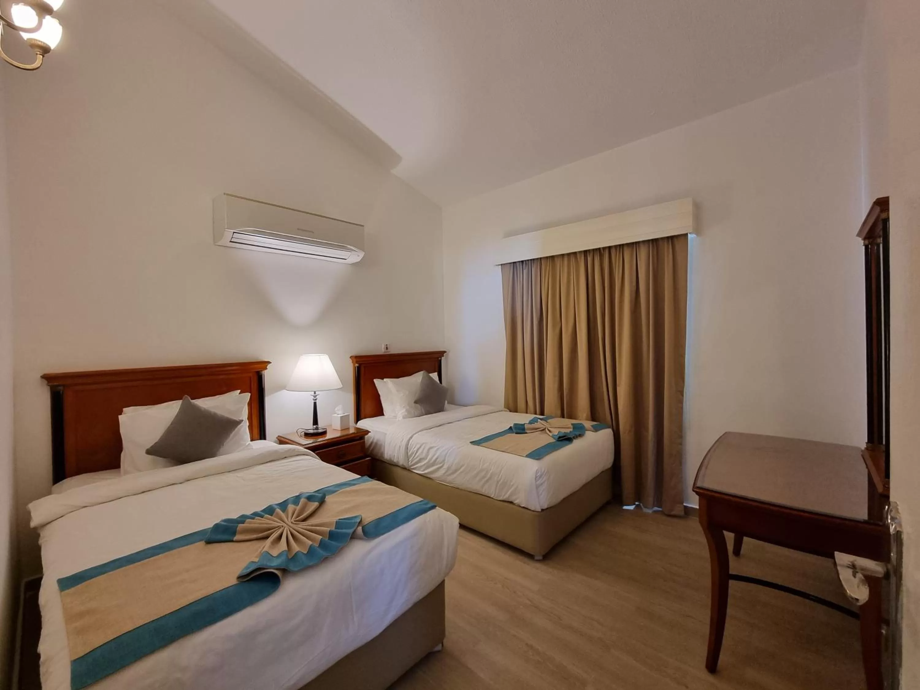 Bedroom, Bed in Holiday Beach Resort