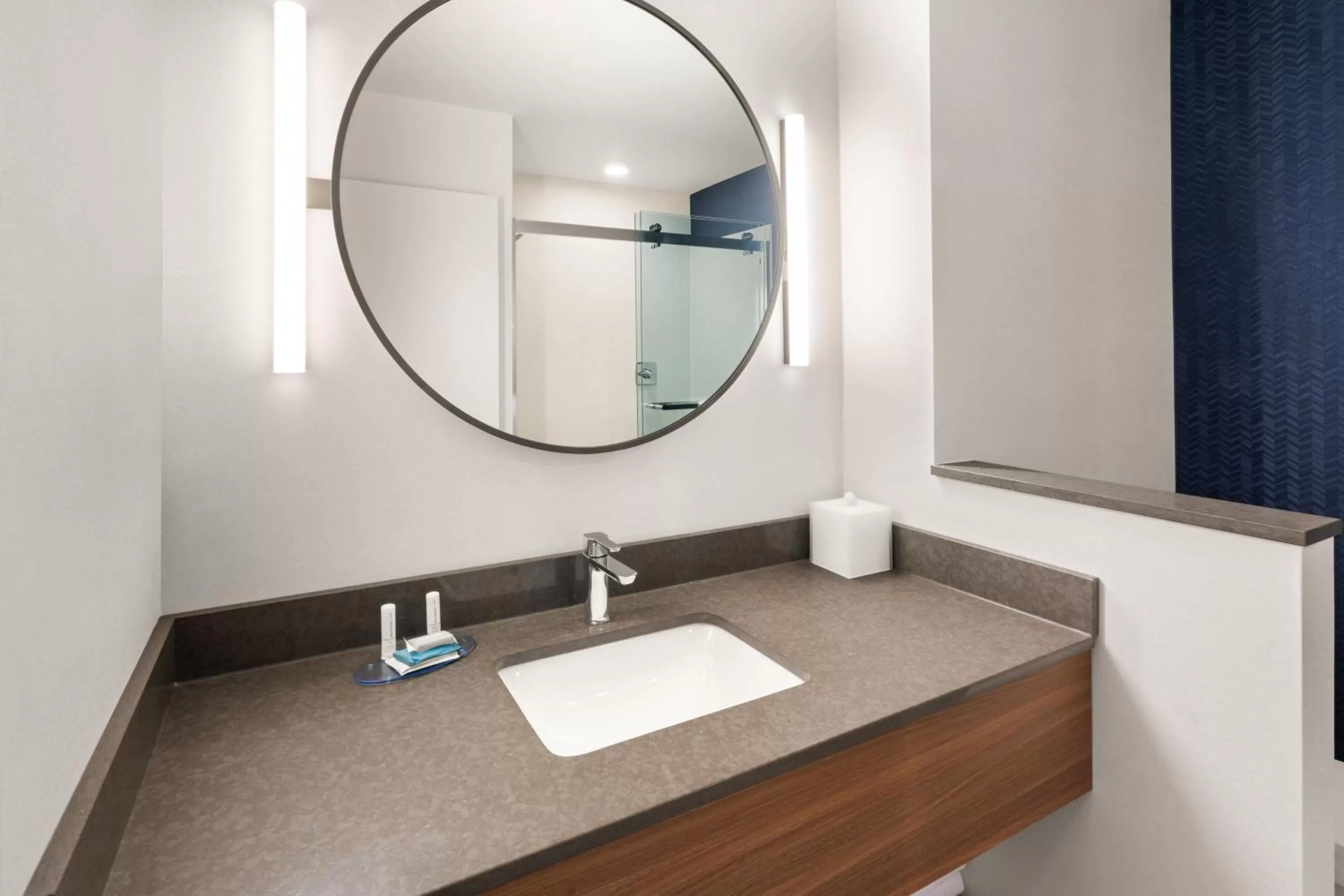 Photo of the whole room in Fairfield by Marriott Inn & Suites Seattle Poulsbo