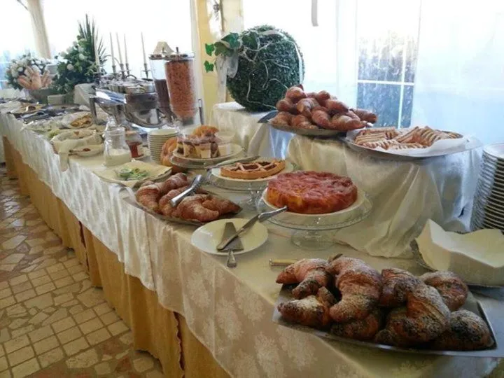Food in Hotel Holiday Sul Lago