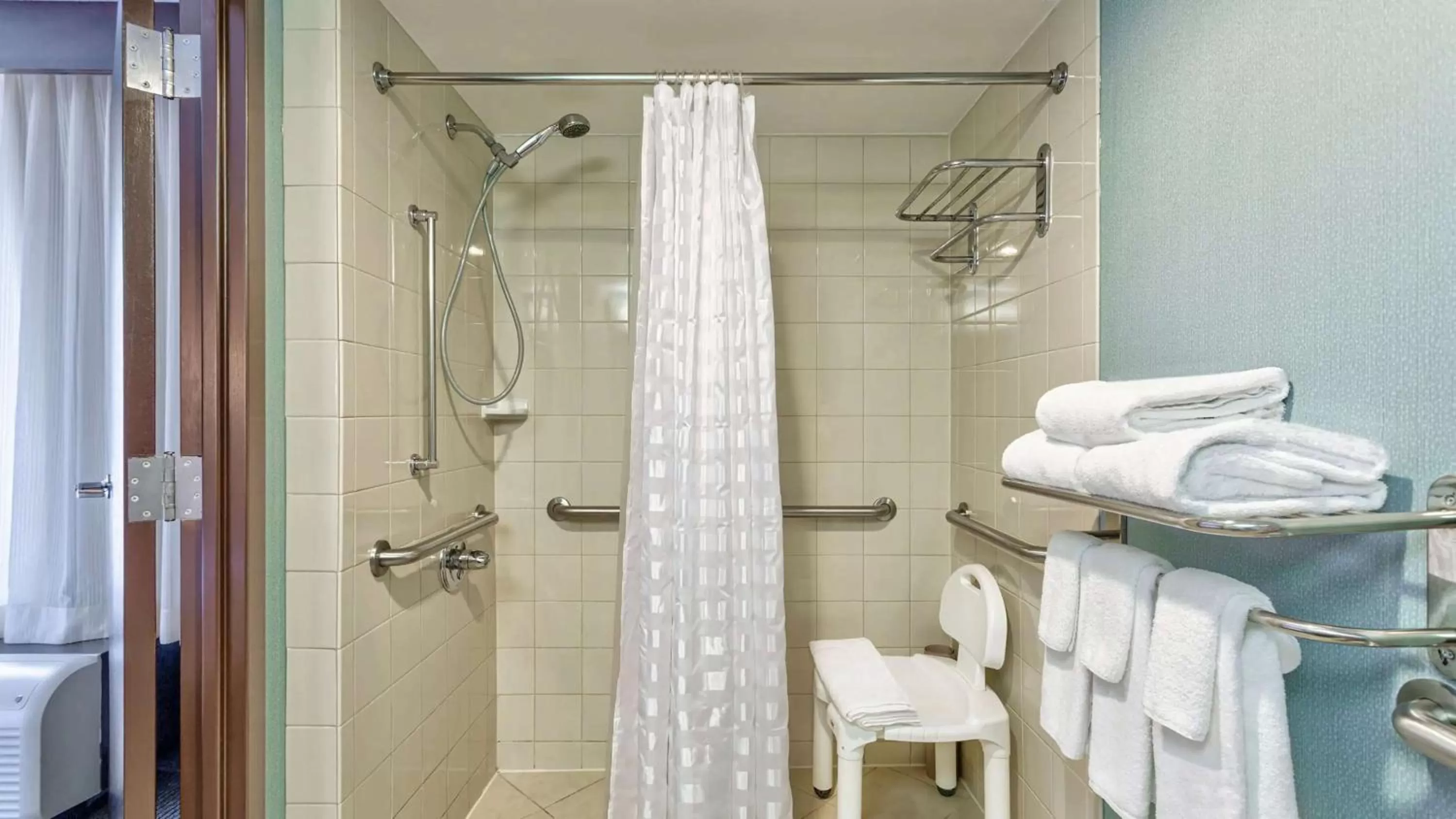 Bathroom in Sonesta Select Tucson Airport