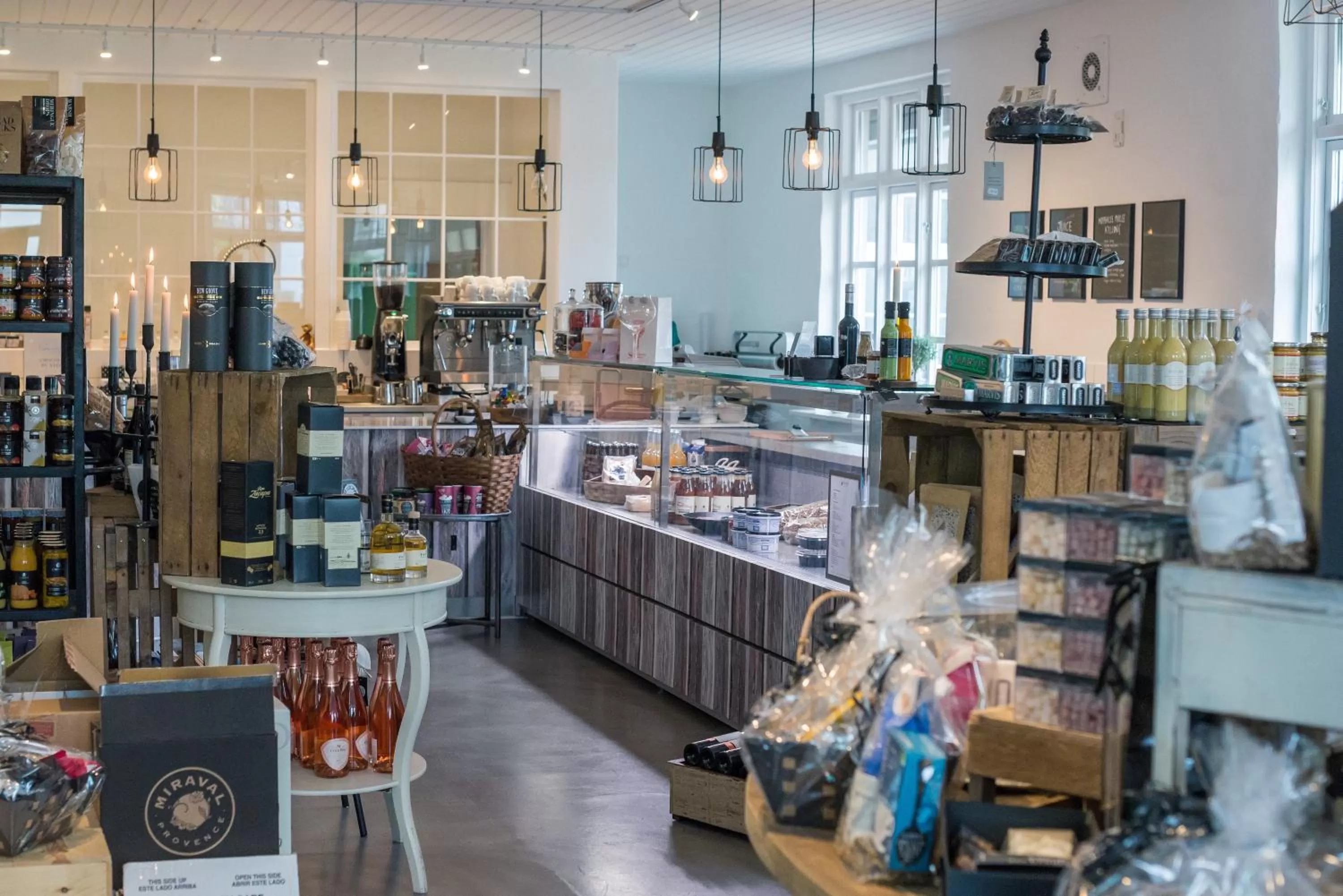 Supermarket/grocery shop in Refborg Hotel