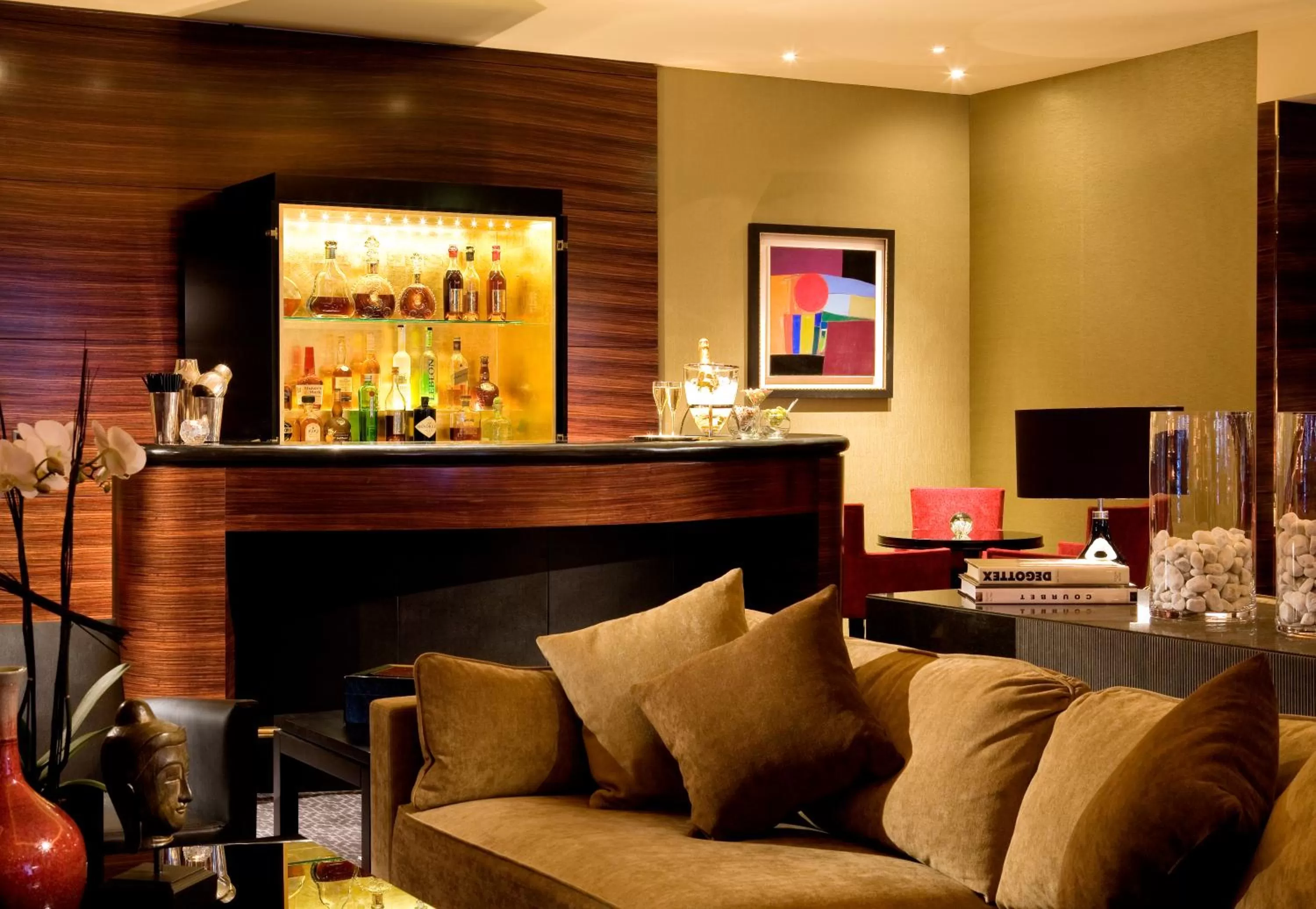 Lounge or bar in Warwick Champs-Elysées Paris