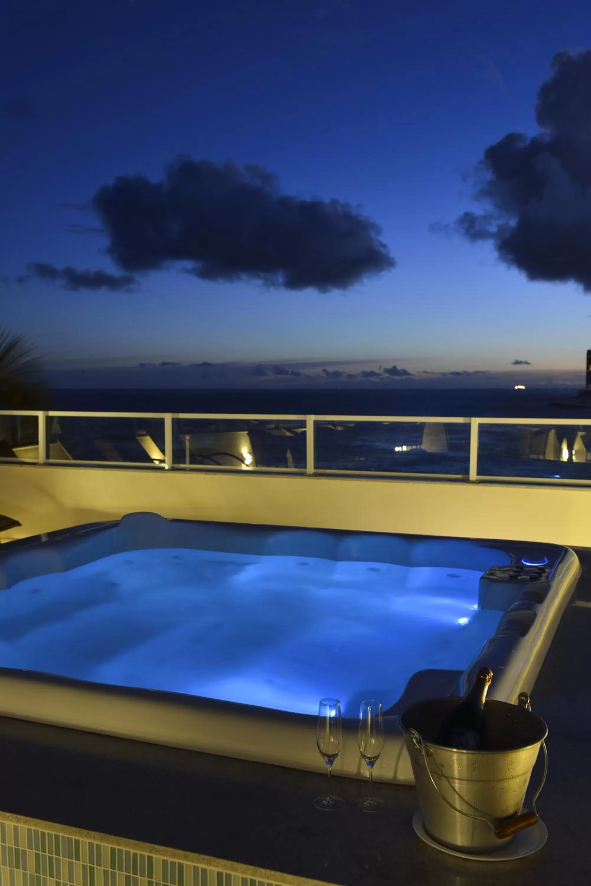 Hot Tub in Rede Andrade Express