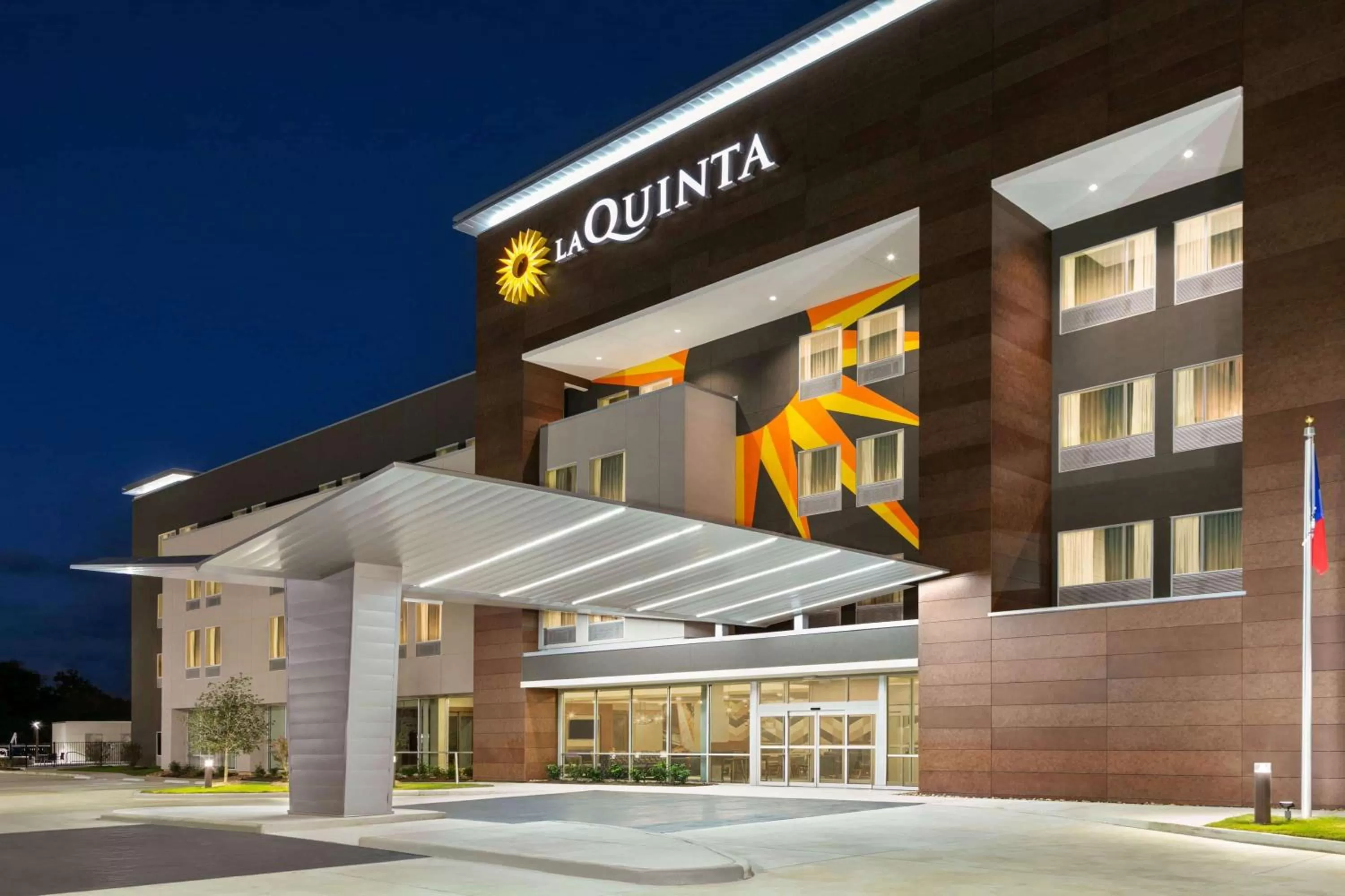 Property building in La Quinta Inn & Suites by Wyndham College Station North