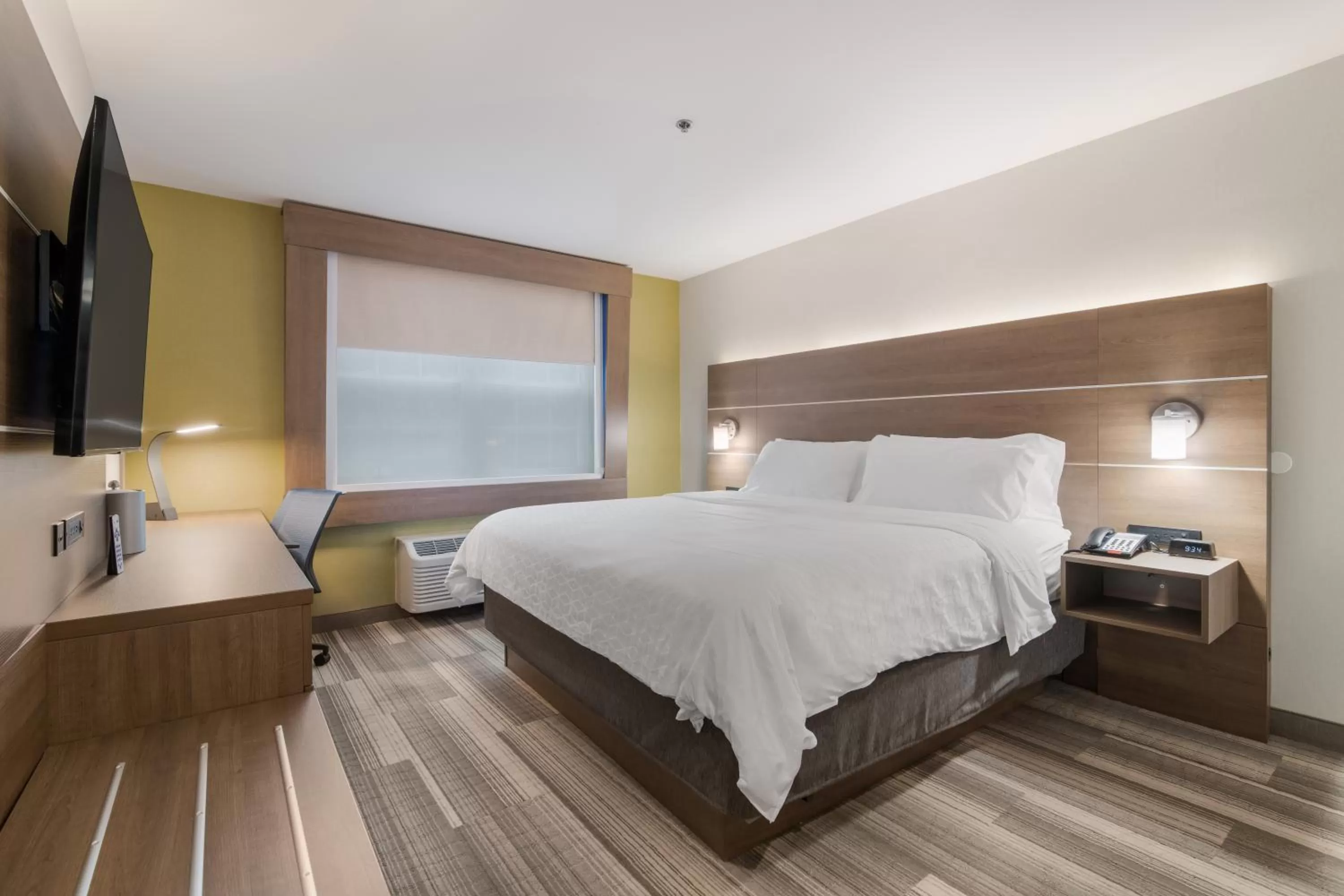 Bedroom, Bed in Holiday Inn Express - Plymouth by IHG