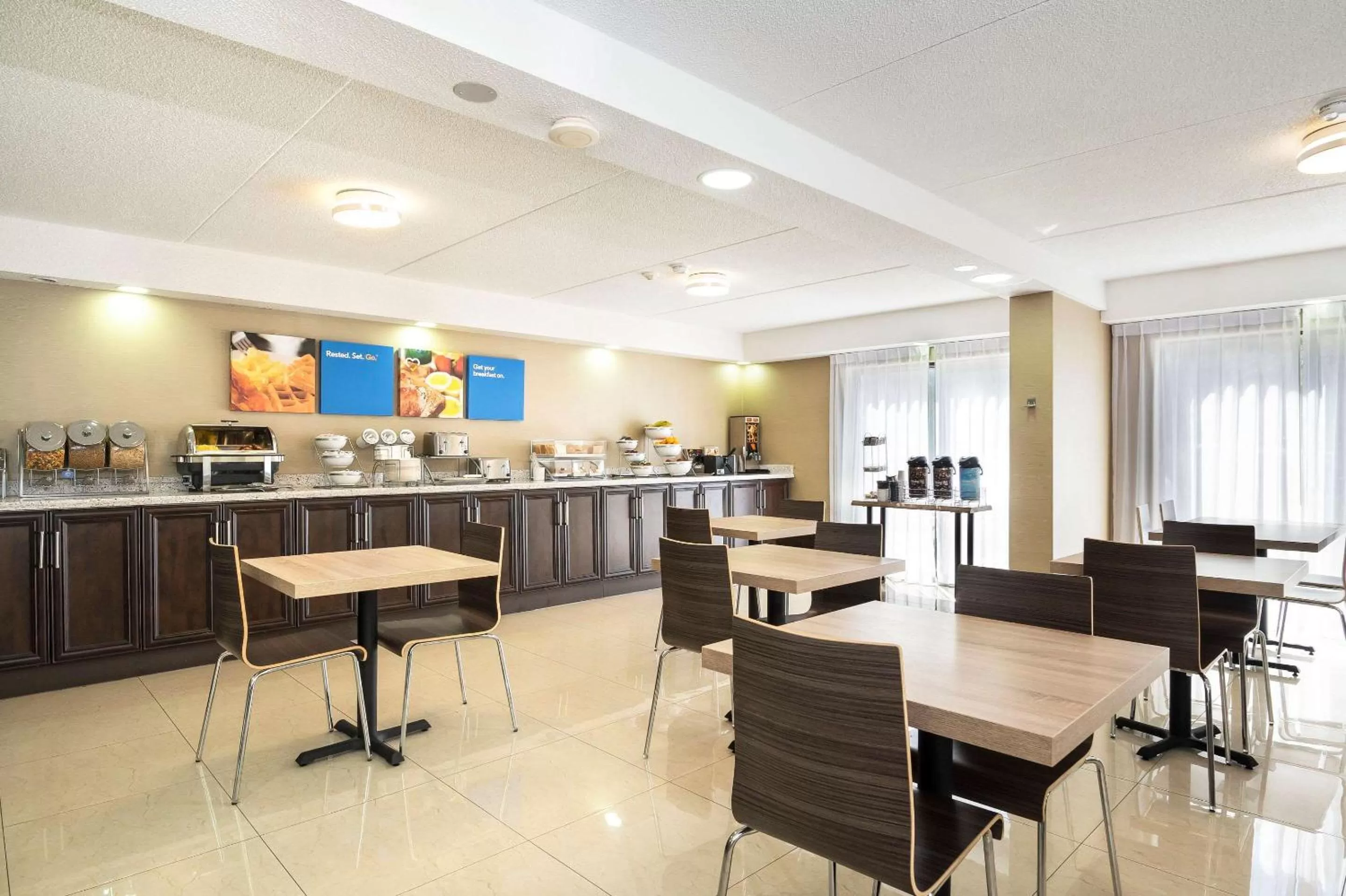 Breakfast in Comfort Inn Lakeshore