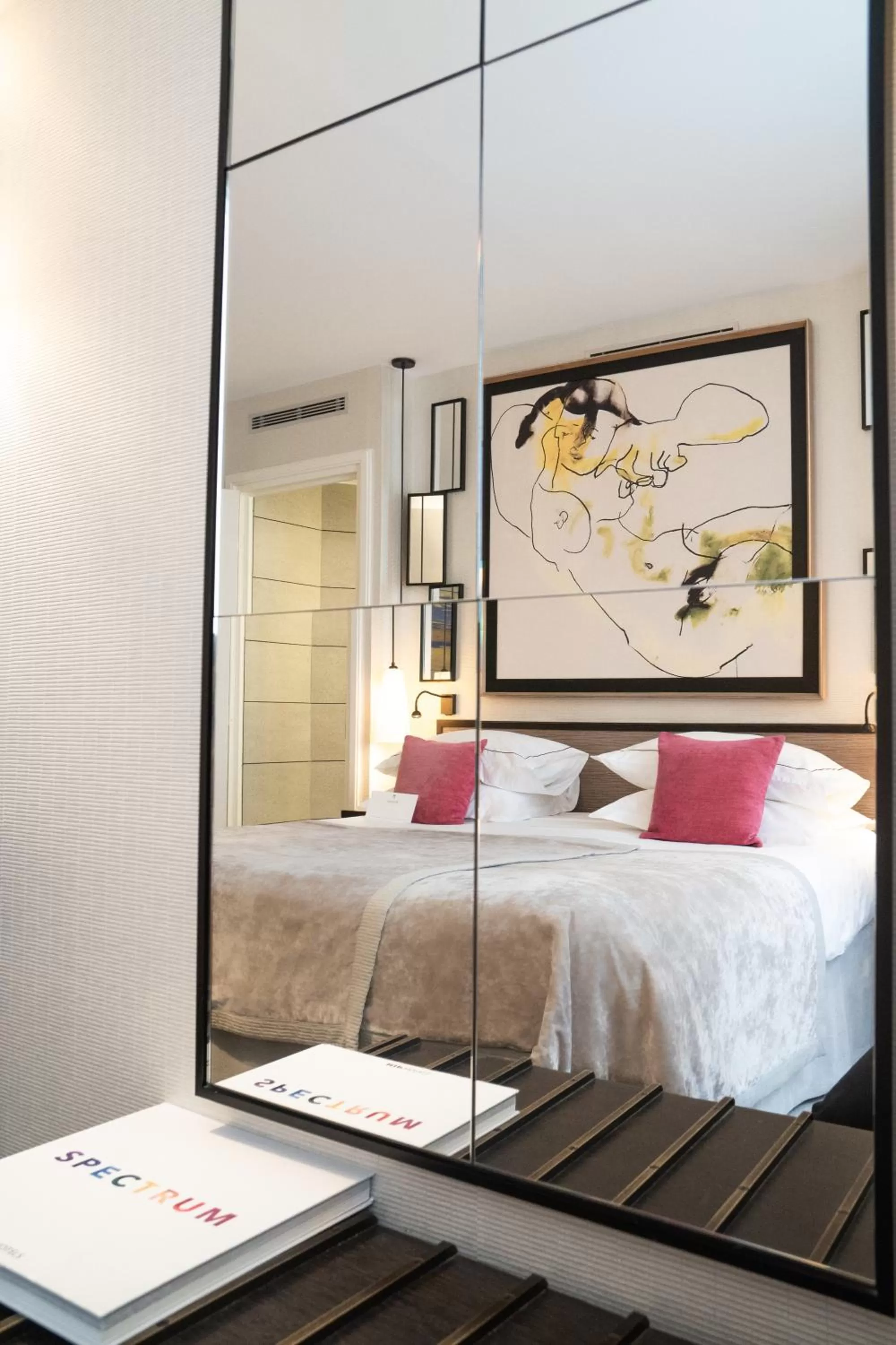 Bed in Balmoral Champs Elysées