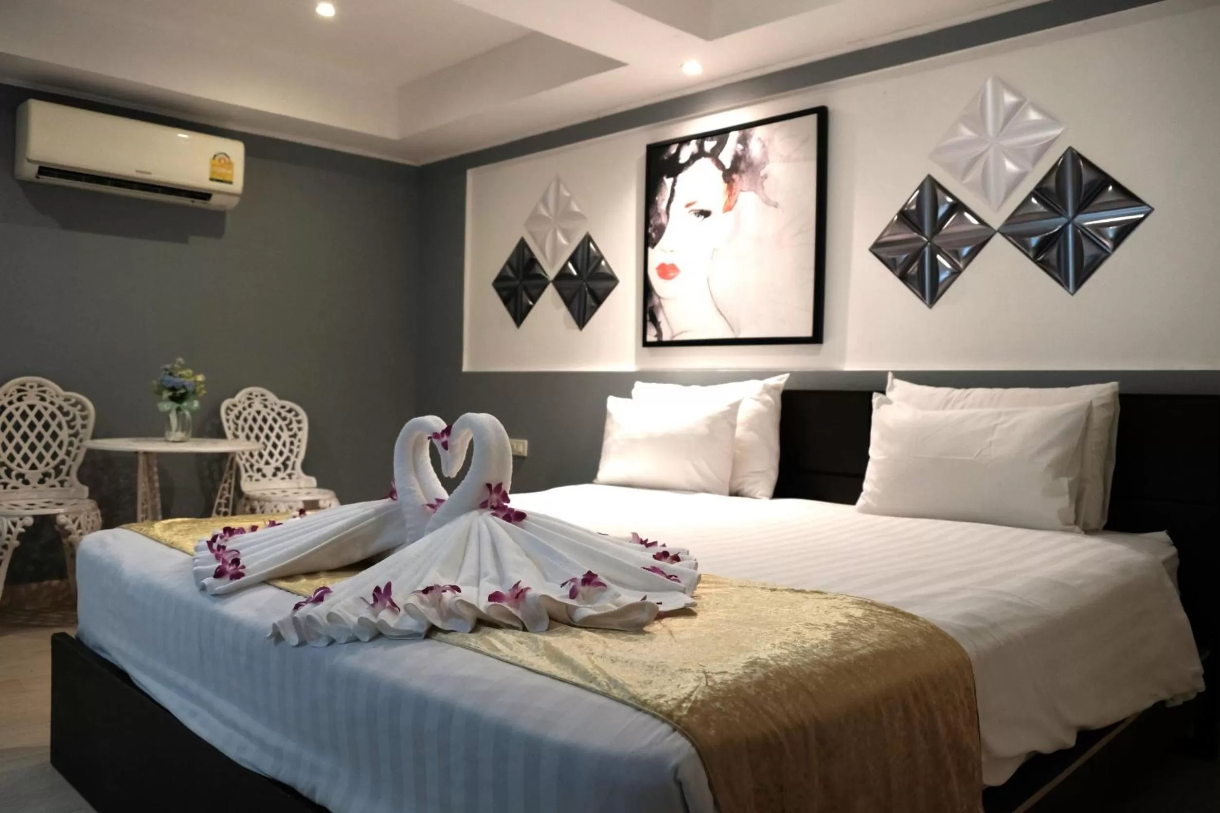 Bedroom, Bed in The Beach Front Resort, Pattaya