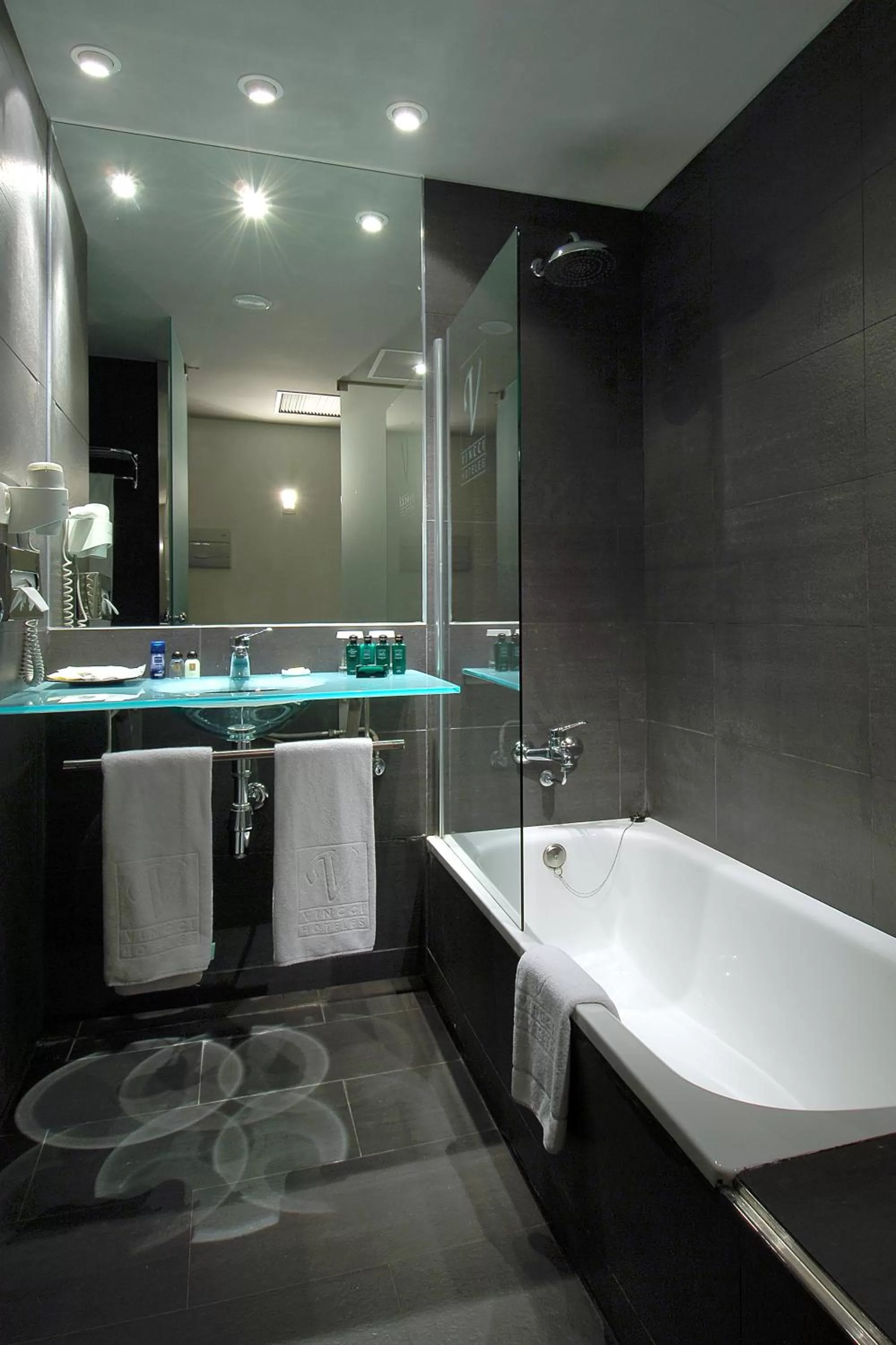 Bathroom in Vincci Maritimo