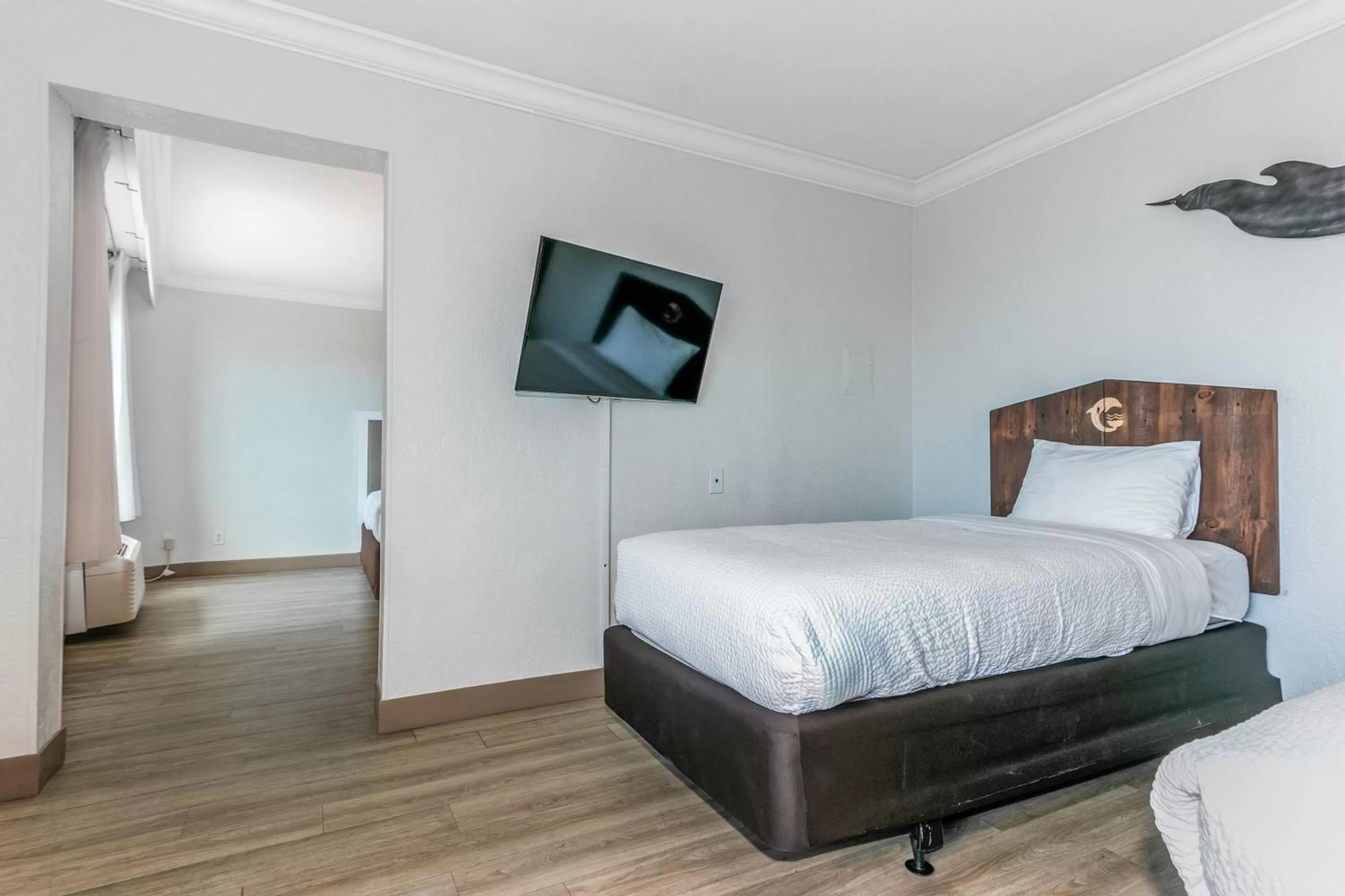 Bed in Dolphin Sands Clearwater Beach, an Ascend Collection Hotel