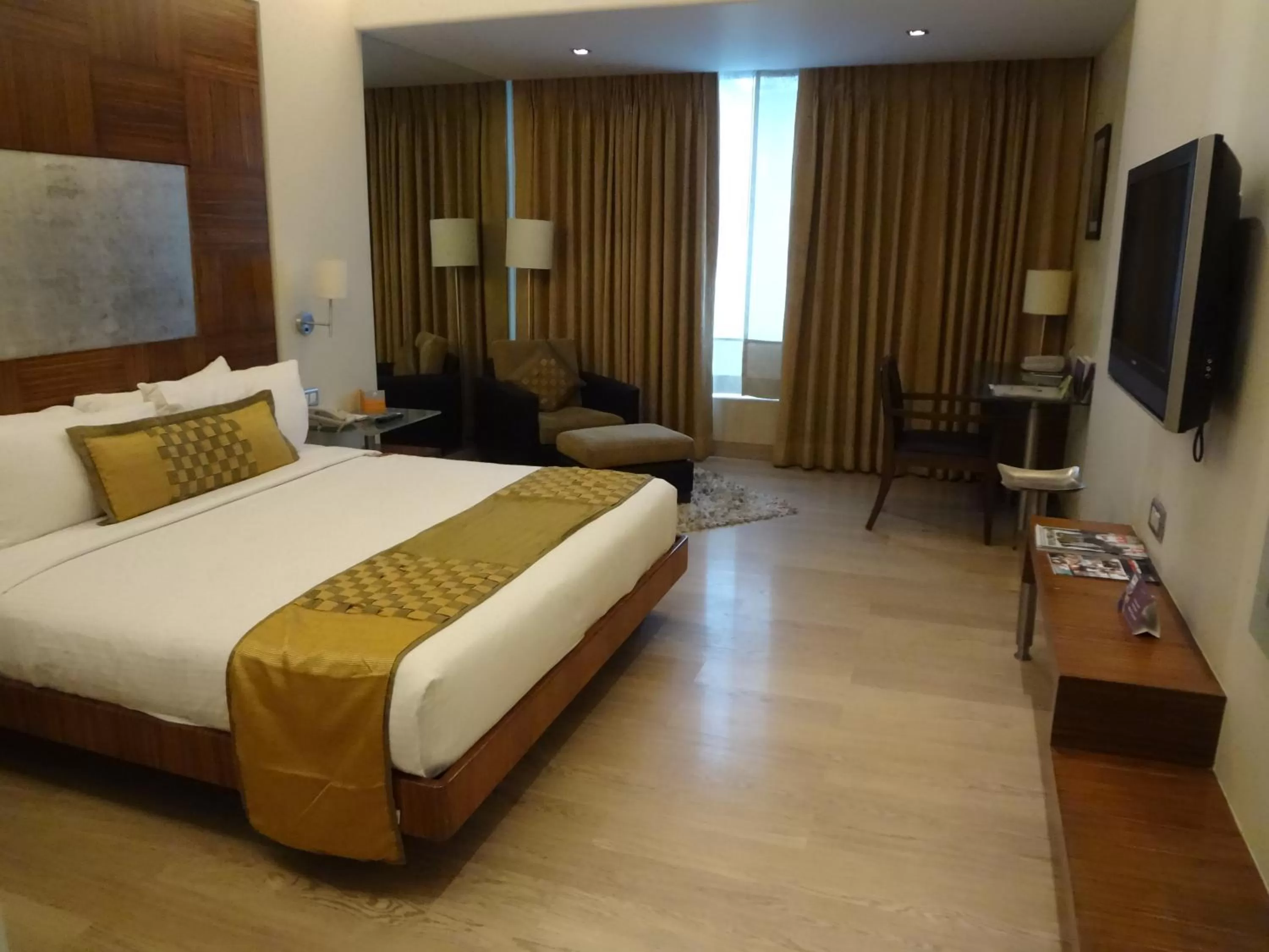 Photo of the whole room, Bed in Mirage Hotel, Mumbai International Airport