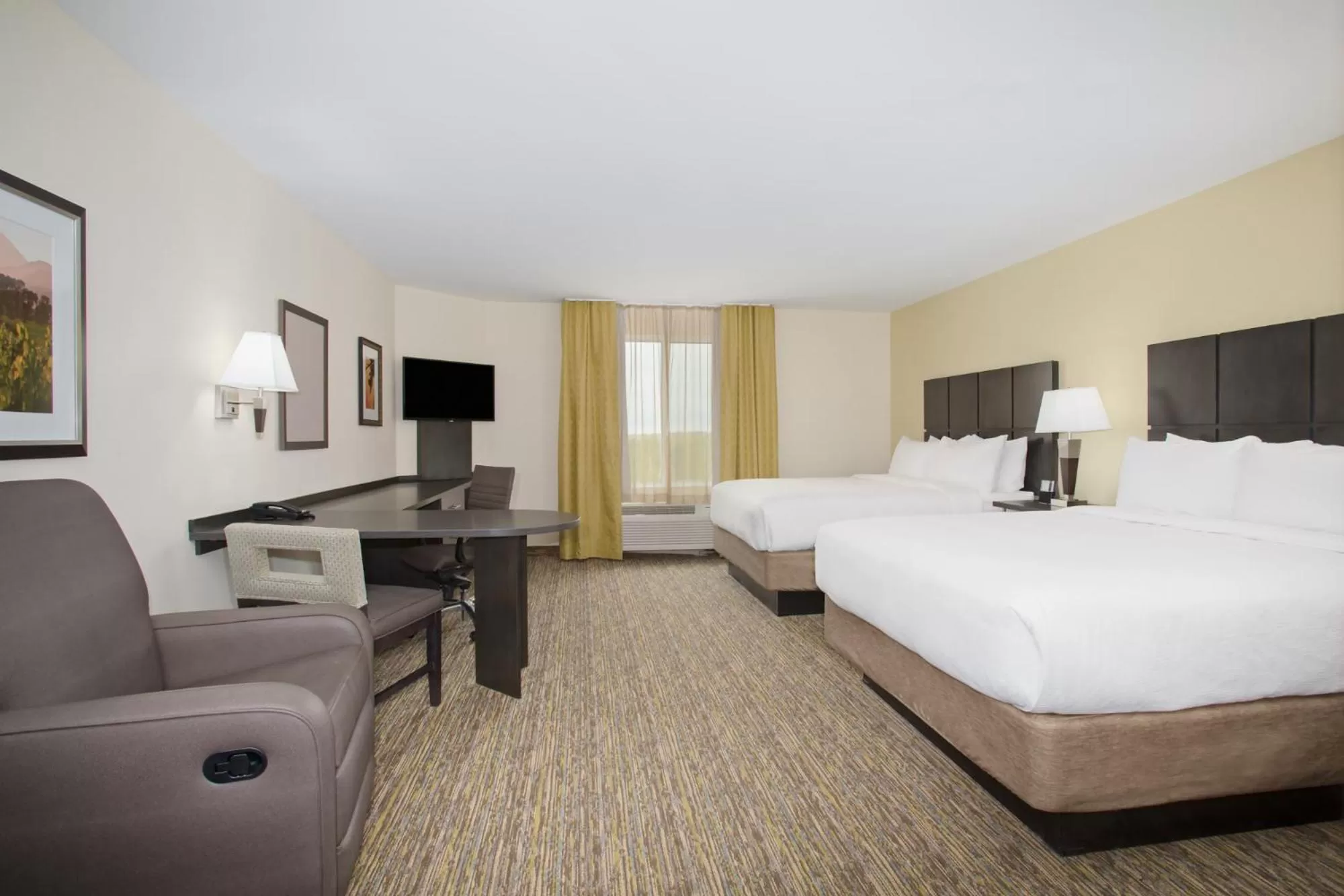 Bedroom, Bed in Candlewood Suites Longmont - Boulder Area by IHG