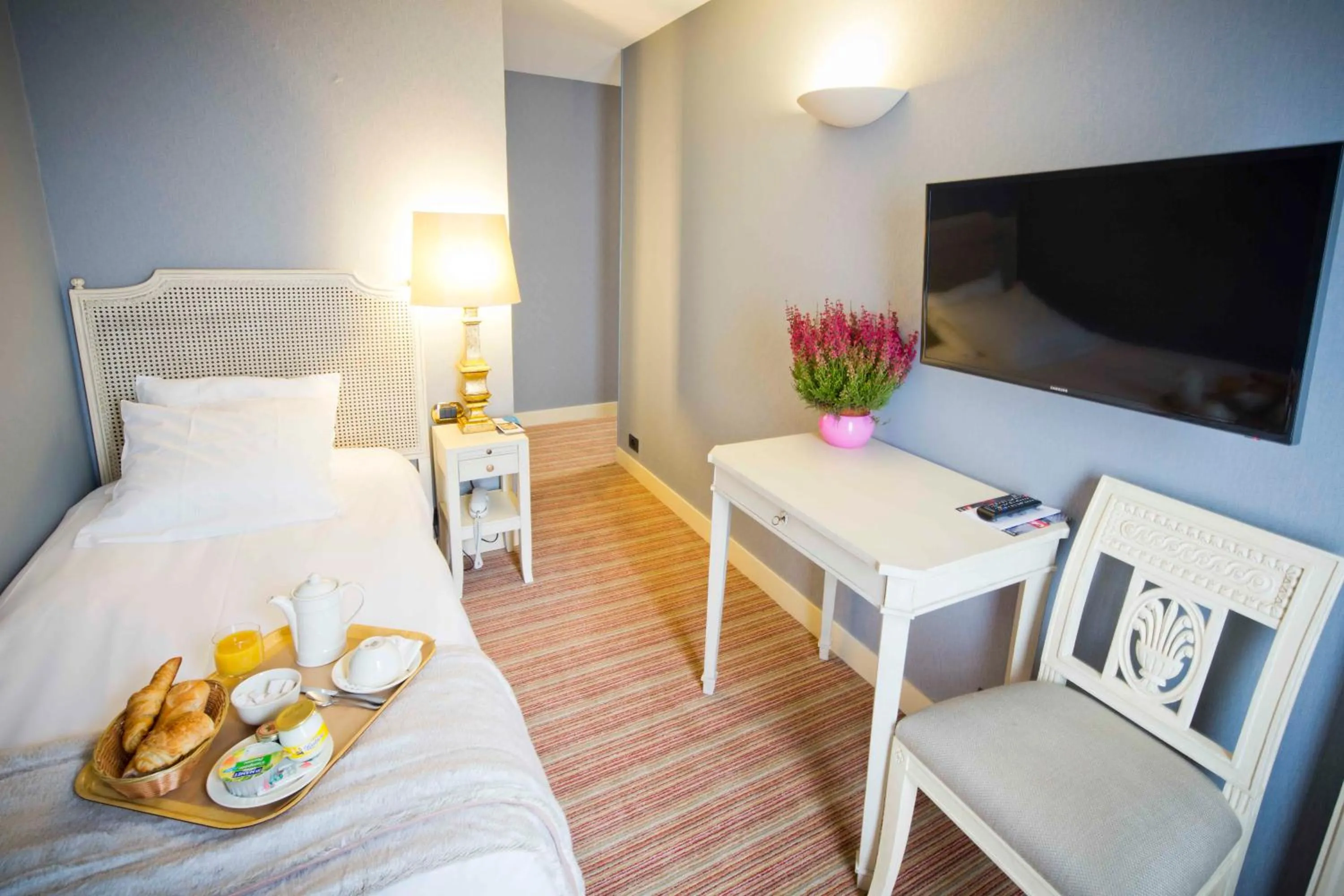 Bed in Champerret Heliopolis