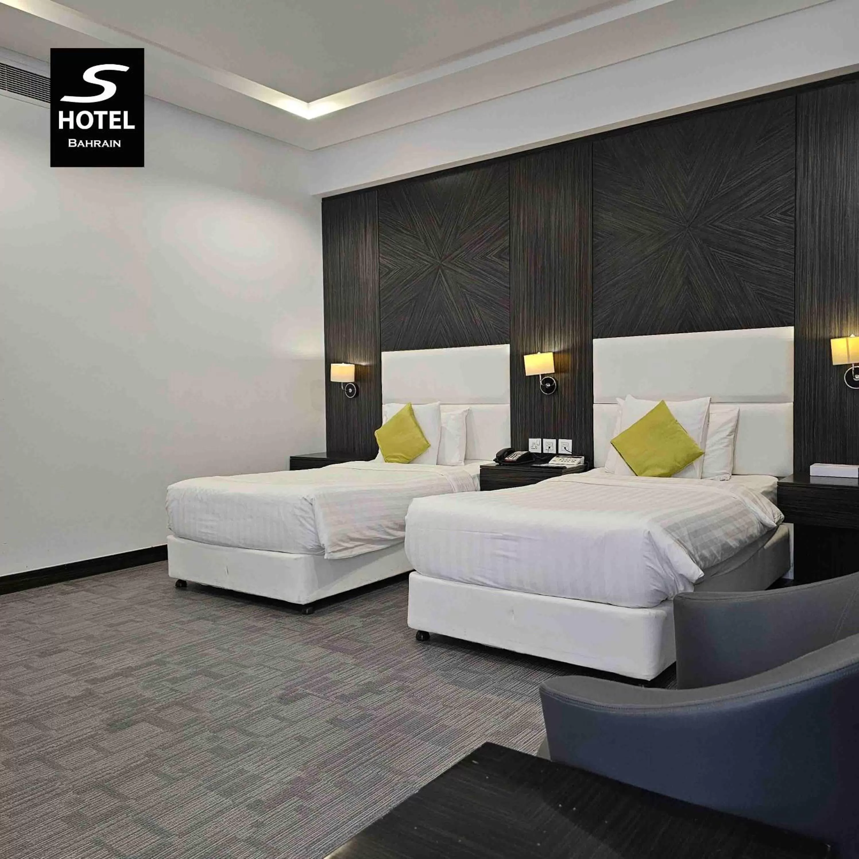 Photo of the whole room, Bed in S Hotel Bahrain