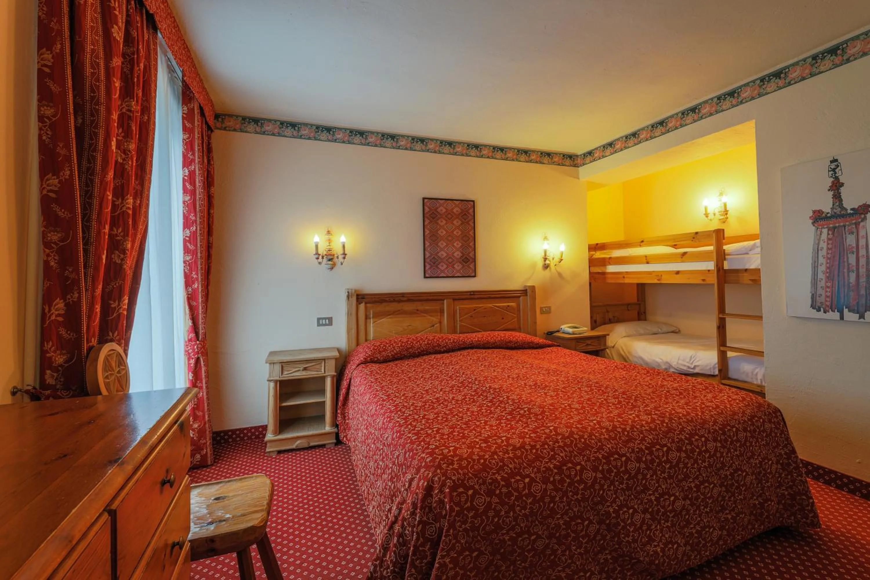 Photo of the whole room, Bed in Hotel Courmayeur
