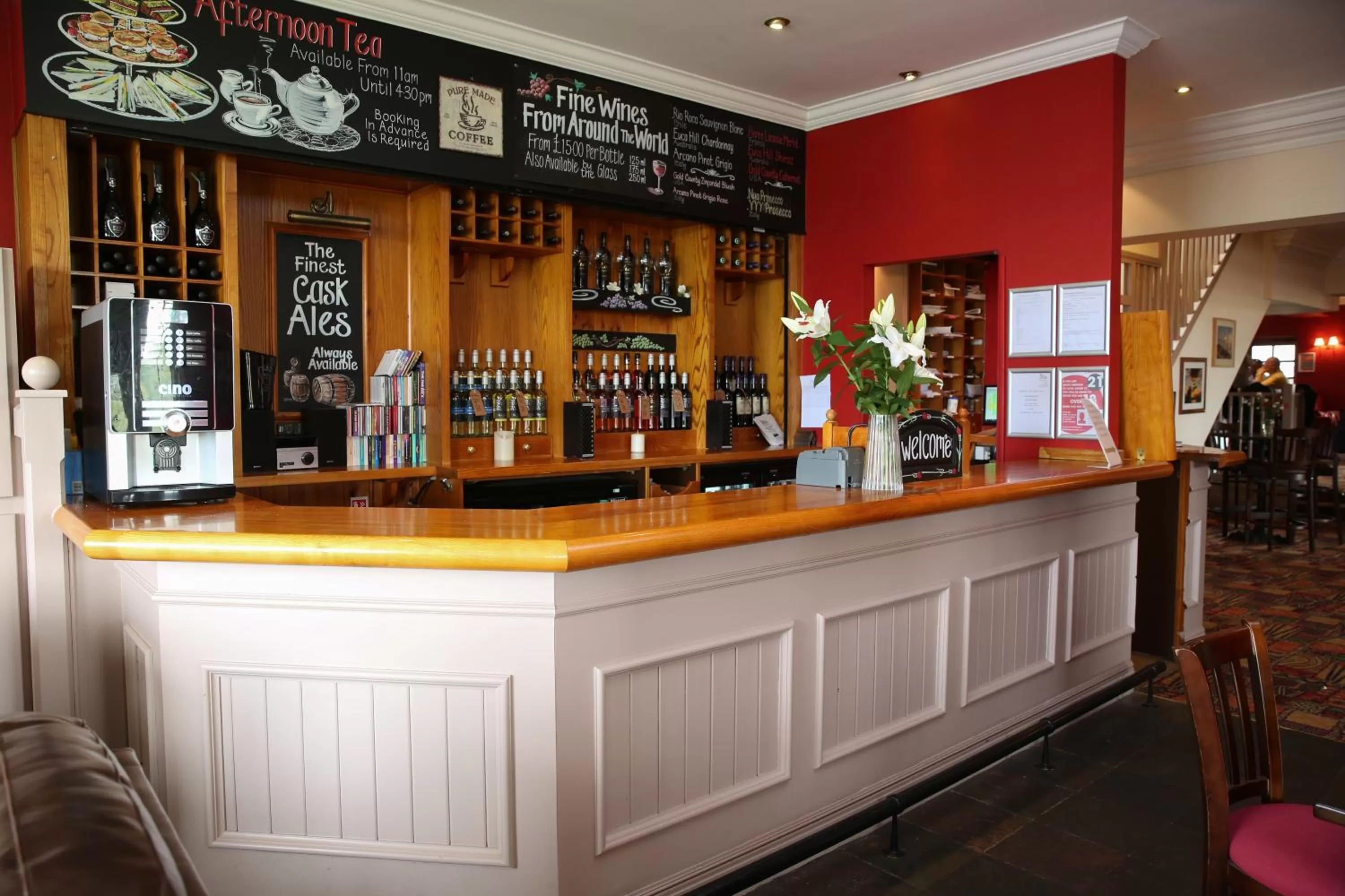 Lounge or bar, Lounge/Bar in The White House Inn - Whitby