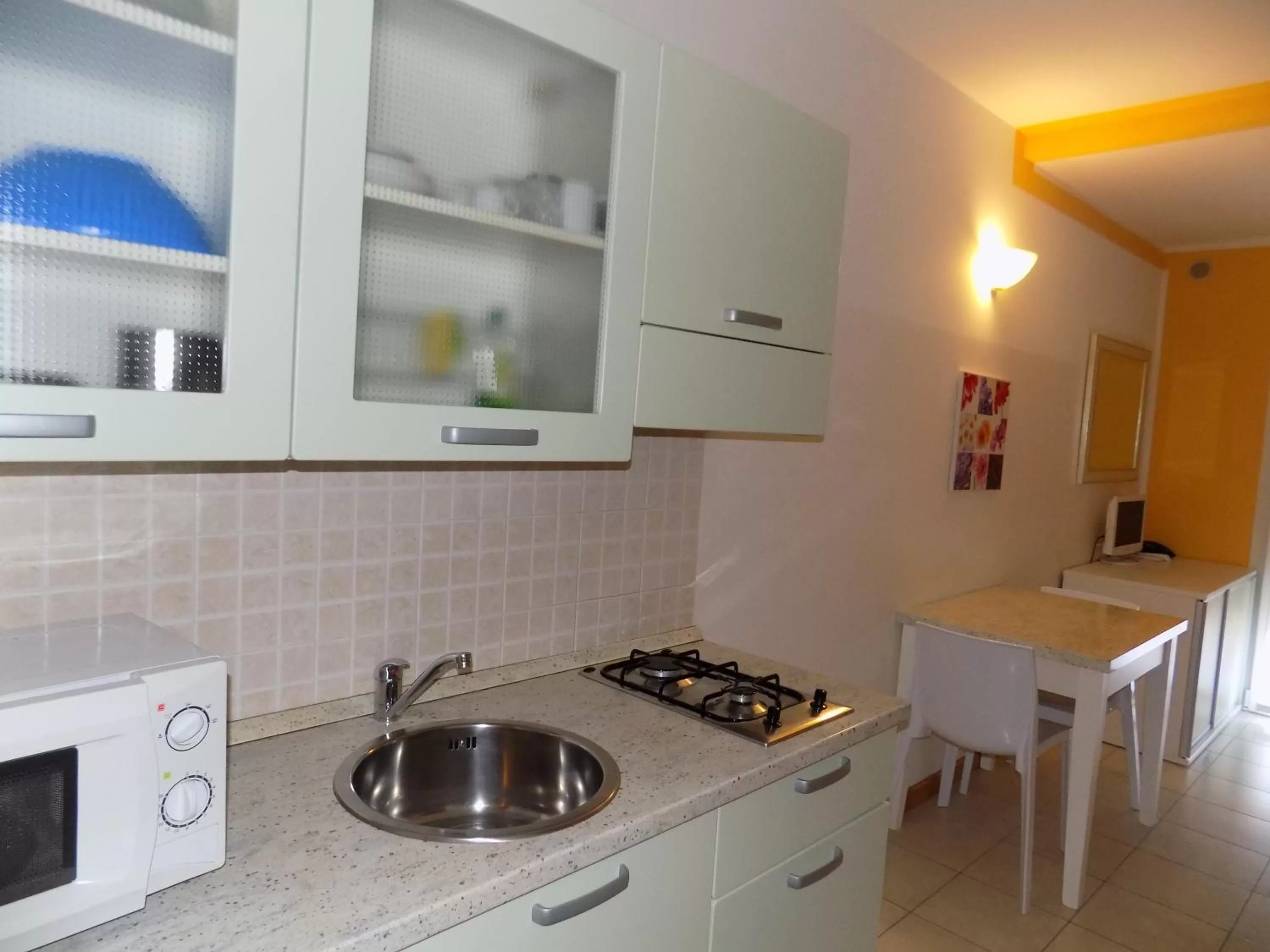 Bed, Kitchen/Kitchenette in Hotel Residence Sole