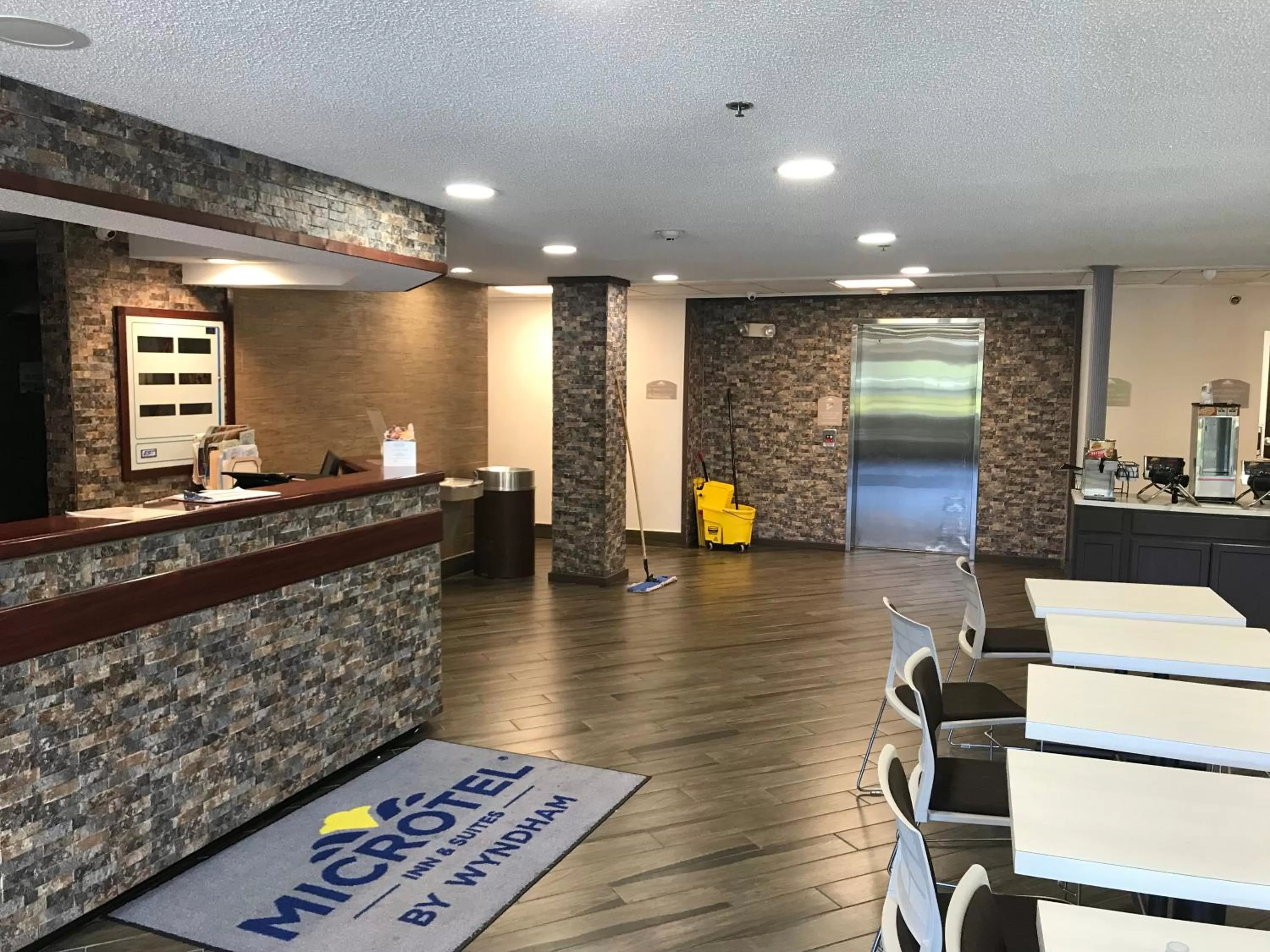 Lobby or reception in Microtel Inn Suite by Wyndham BWI Airport