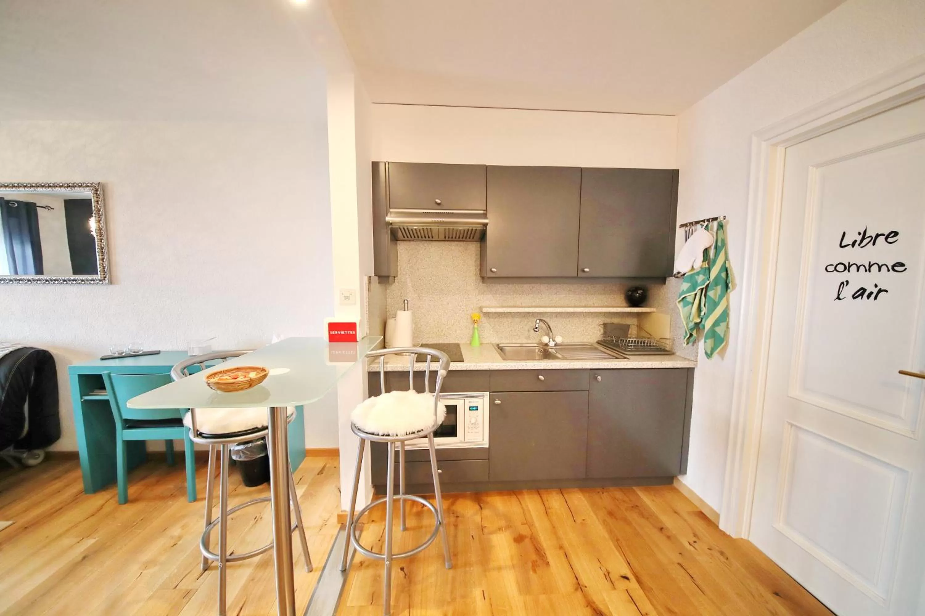 Kitchen/Kitchenette in B&B Corseaux Beach & Riviera Beach