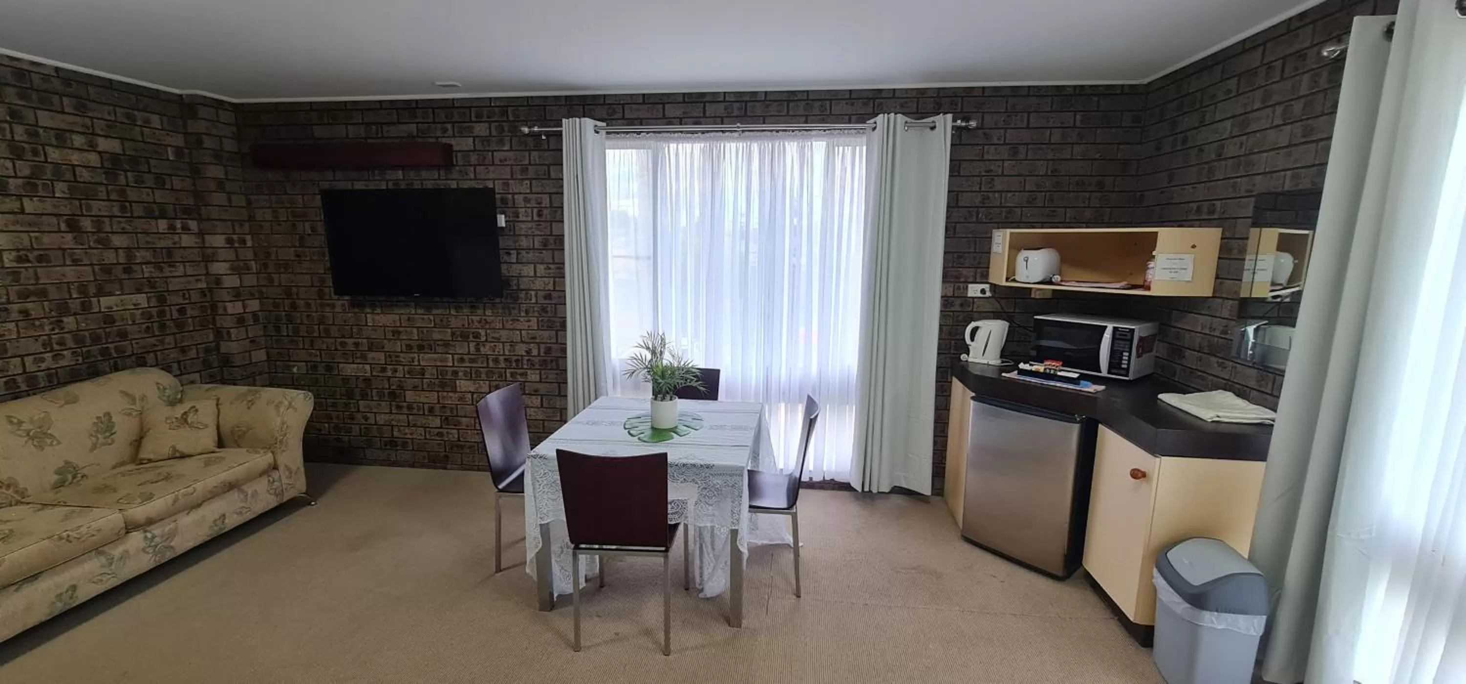 Photo of the whole room in The SIM - Sussex Inlet Motel