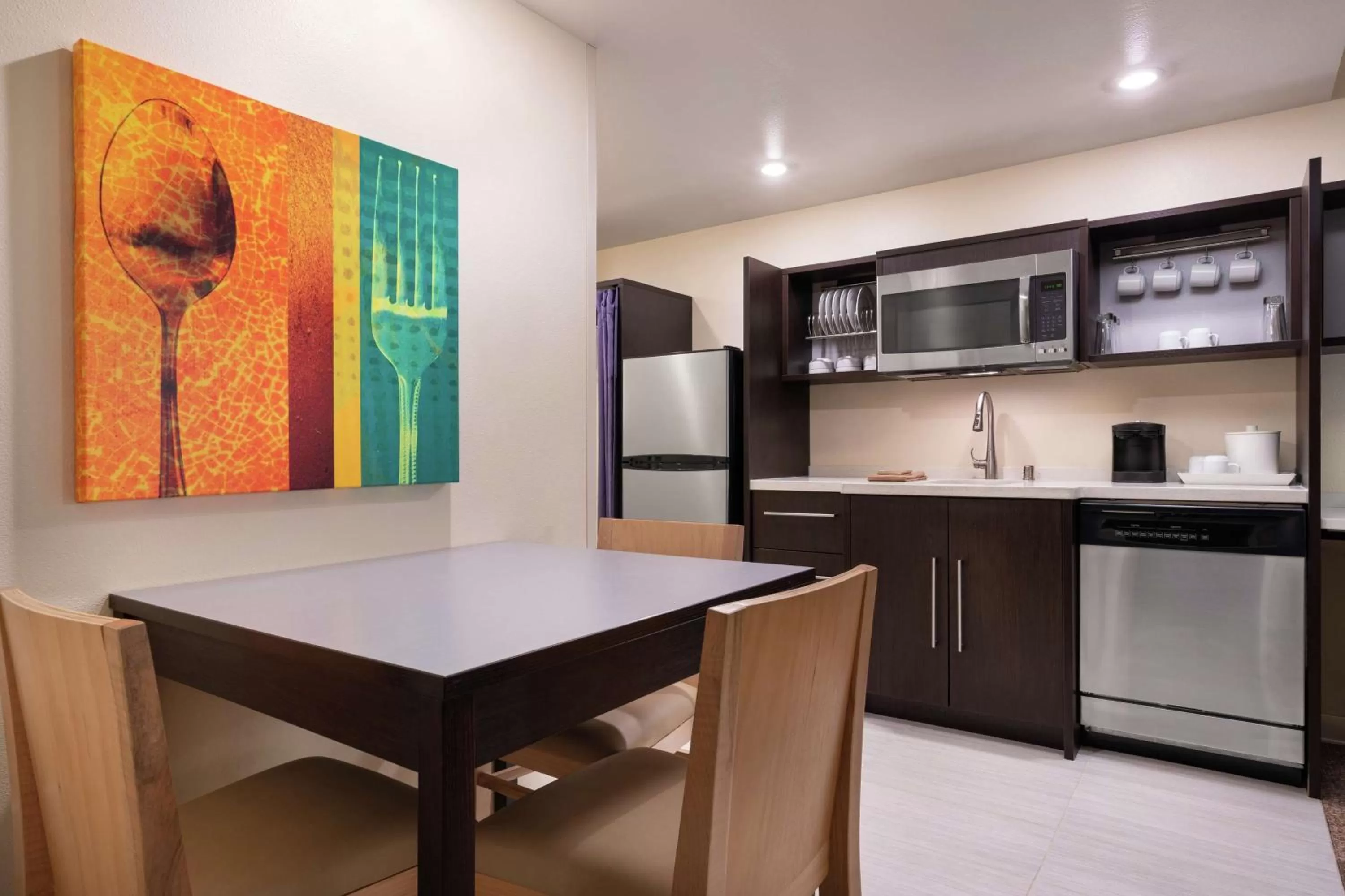 Kitchen or kitchenette in Home2 Suites by Hilton Anchorage/Midtown