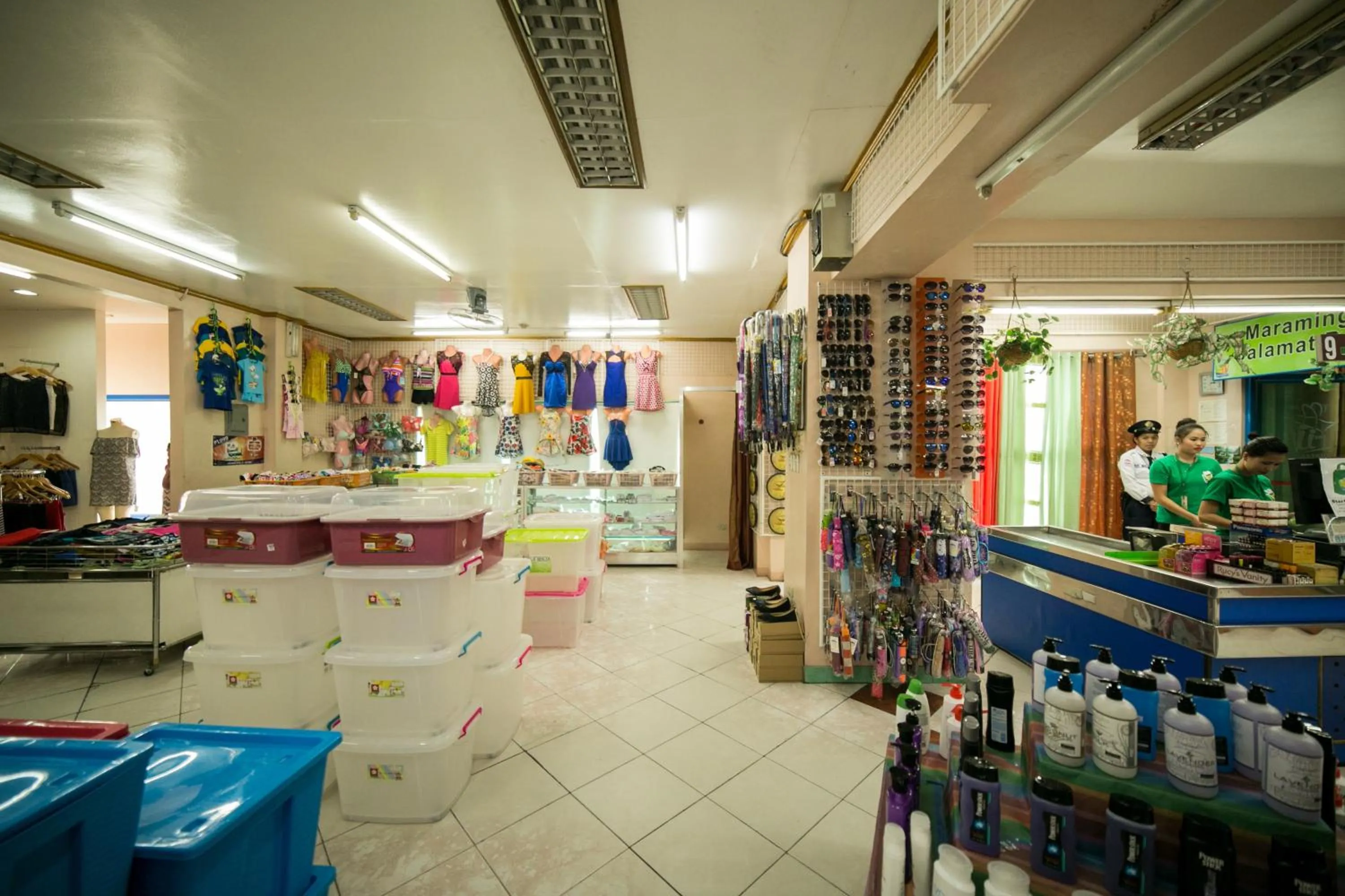 On-site shops in 950 Condotel