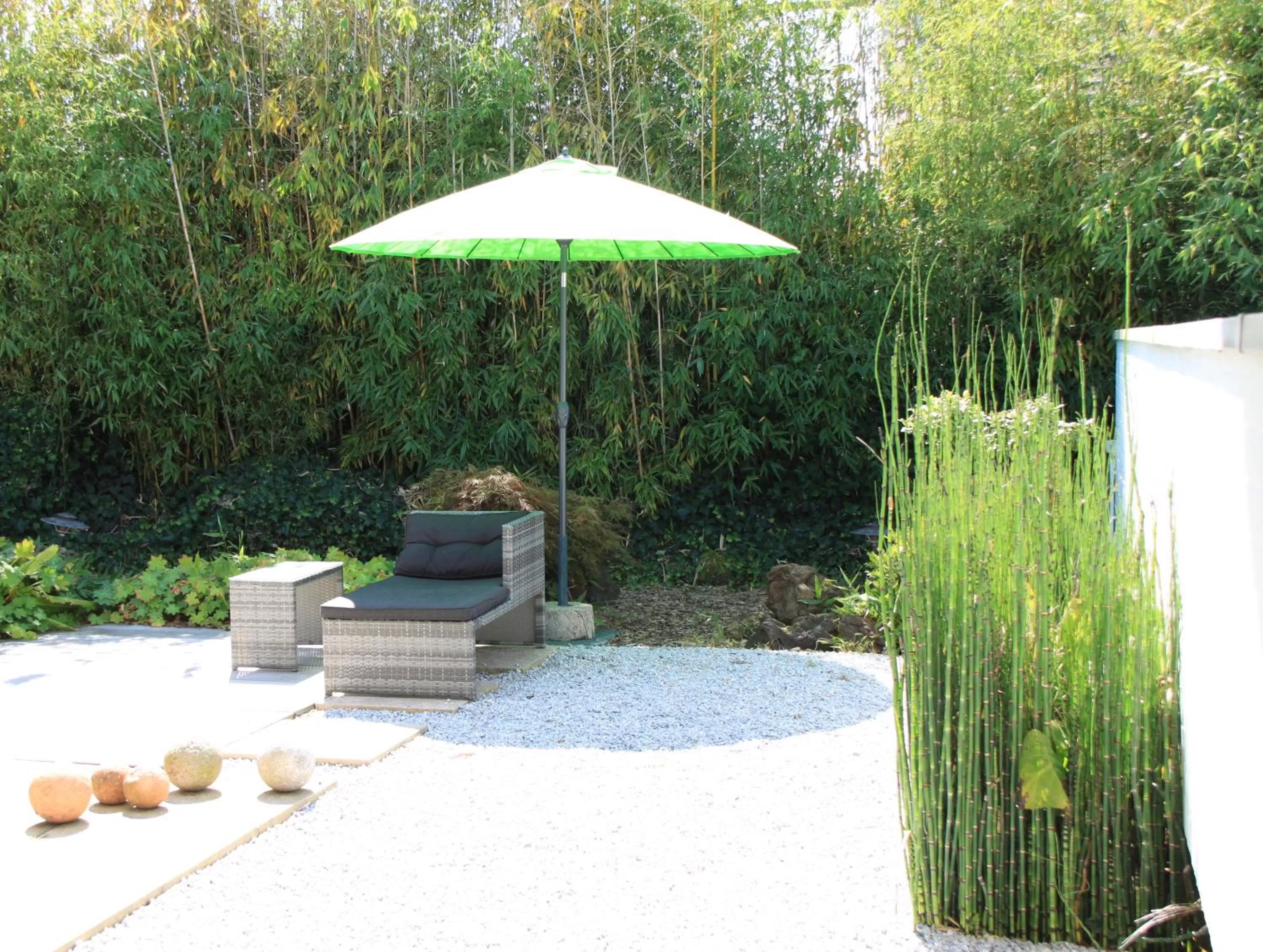 Property building, Patio/Outdoor Area in Studio Art-hill