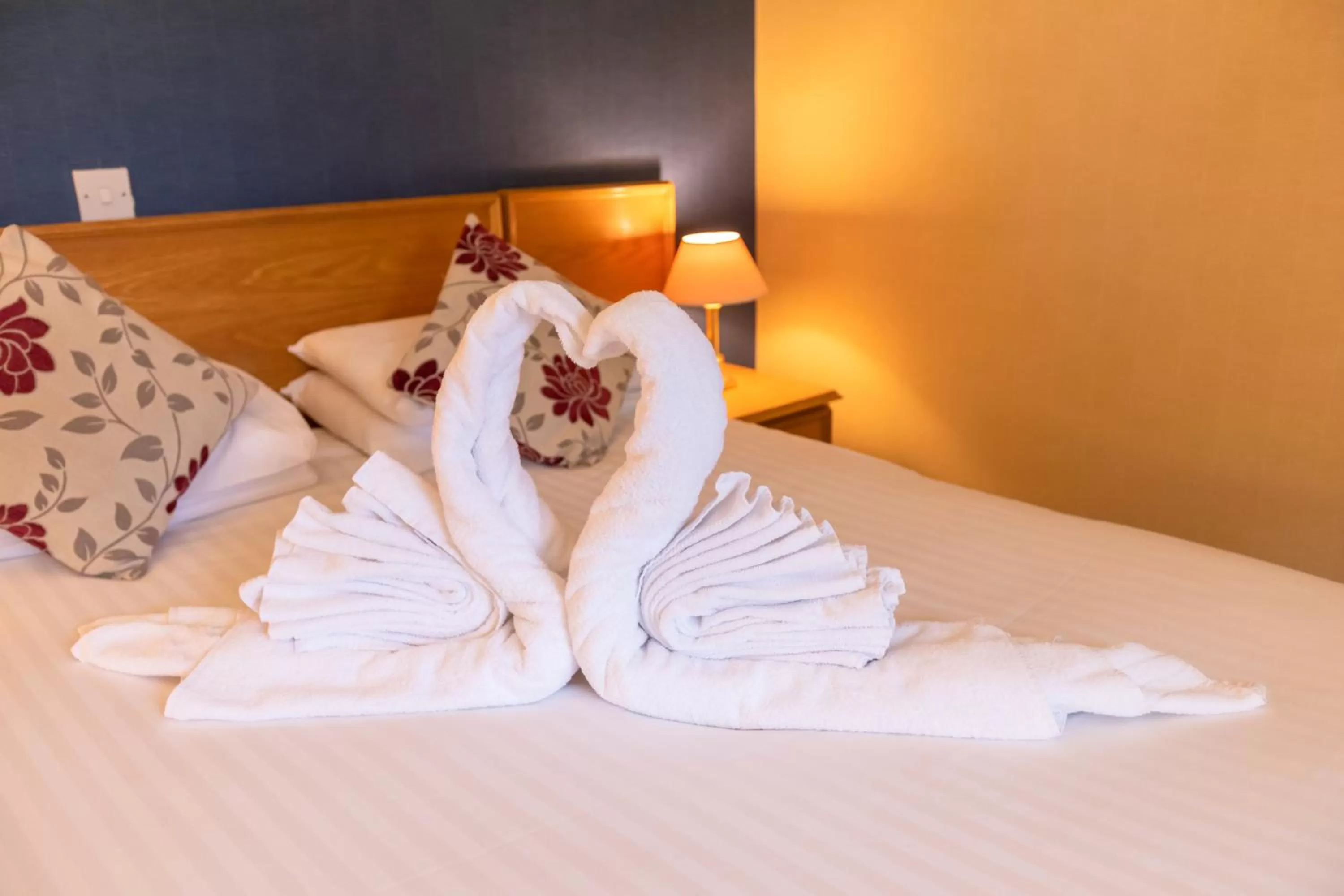 Bedroom, Bed in Green Hotel